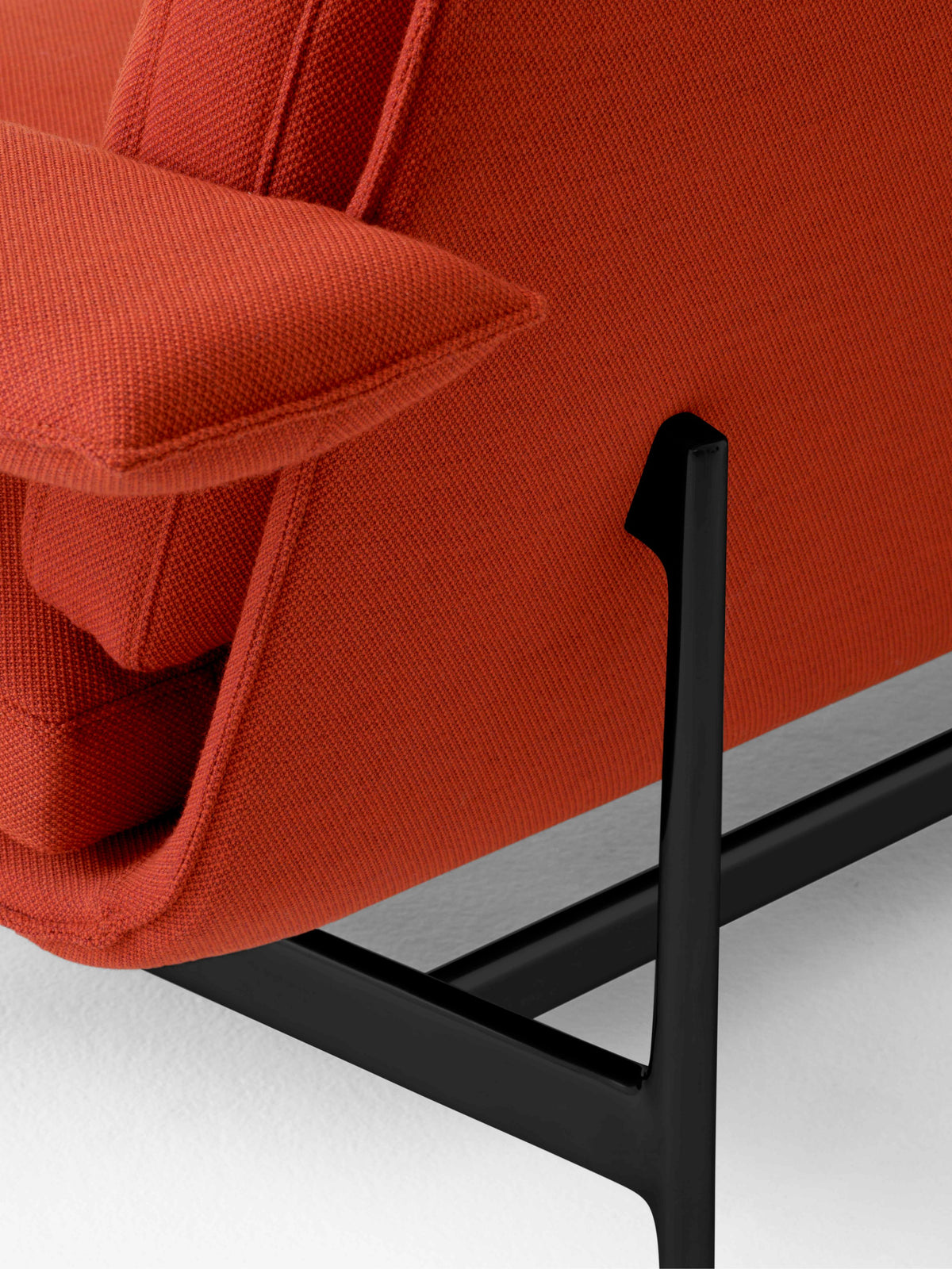 2-Sitzer Sofa MEANTIME AV30 mit gepolstertem Bezug und schwarzem Gestell