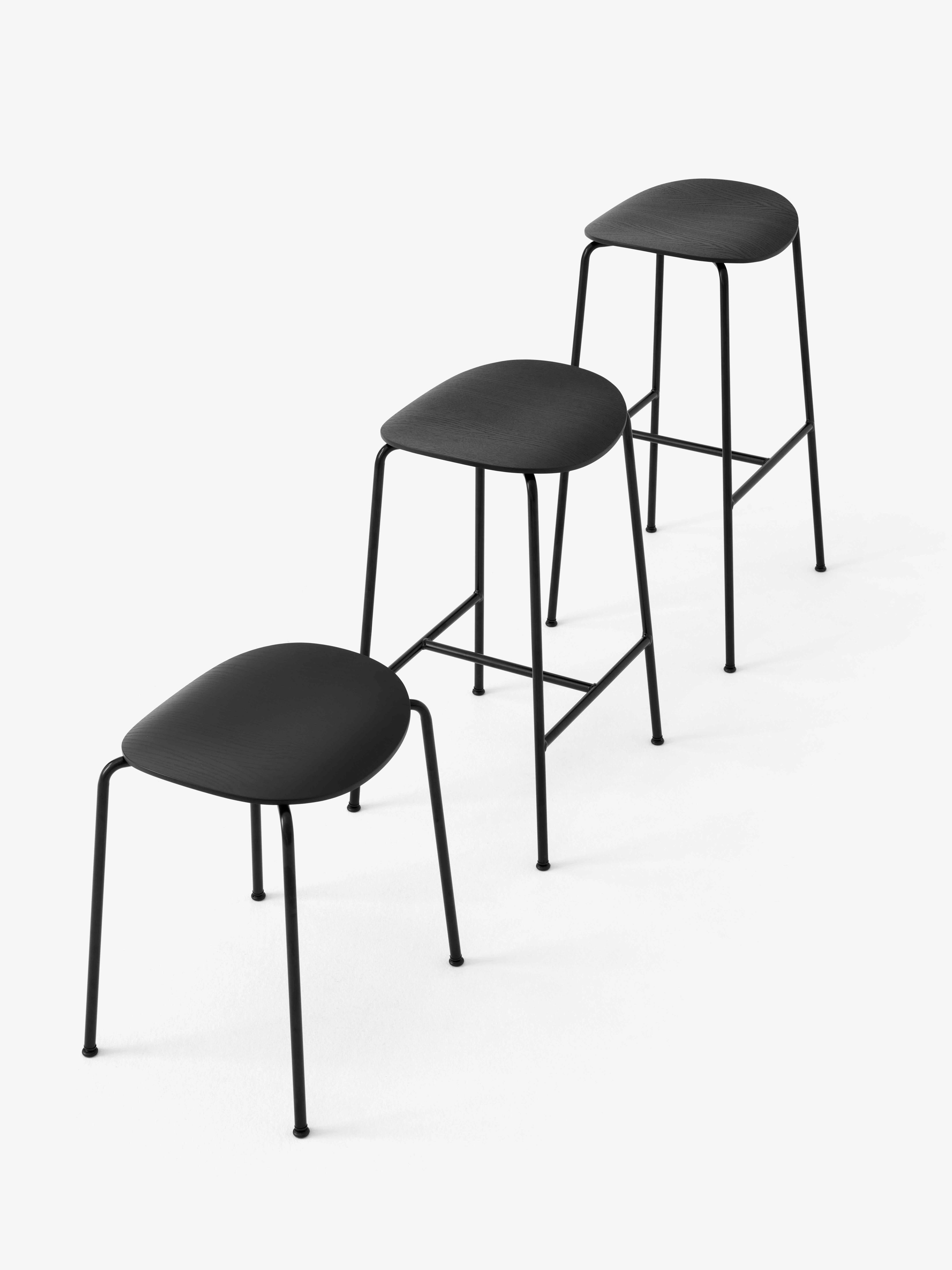 Hocker PAVILION AV36 aus schwarzem Eichenholz mit schwarzem Stahlgestell
