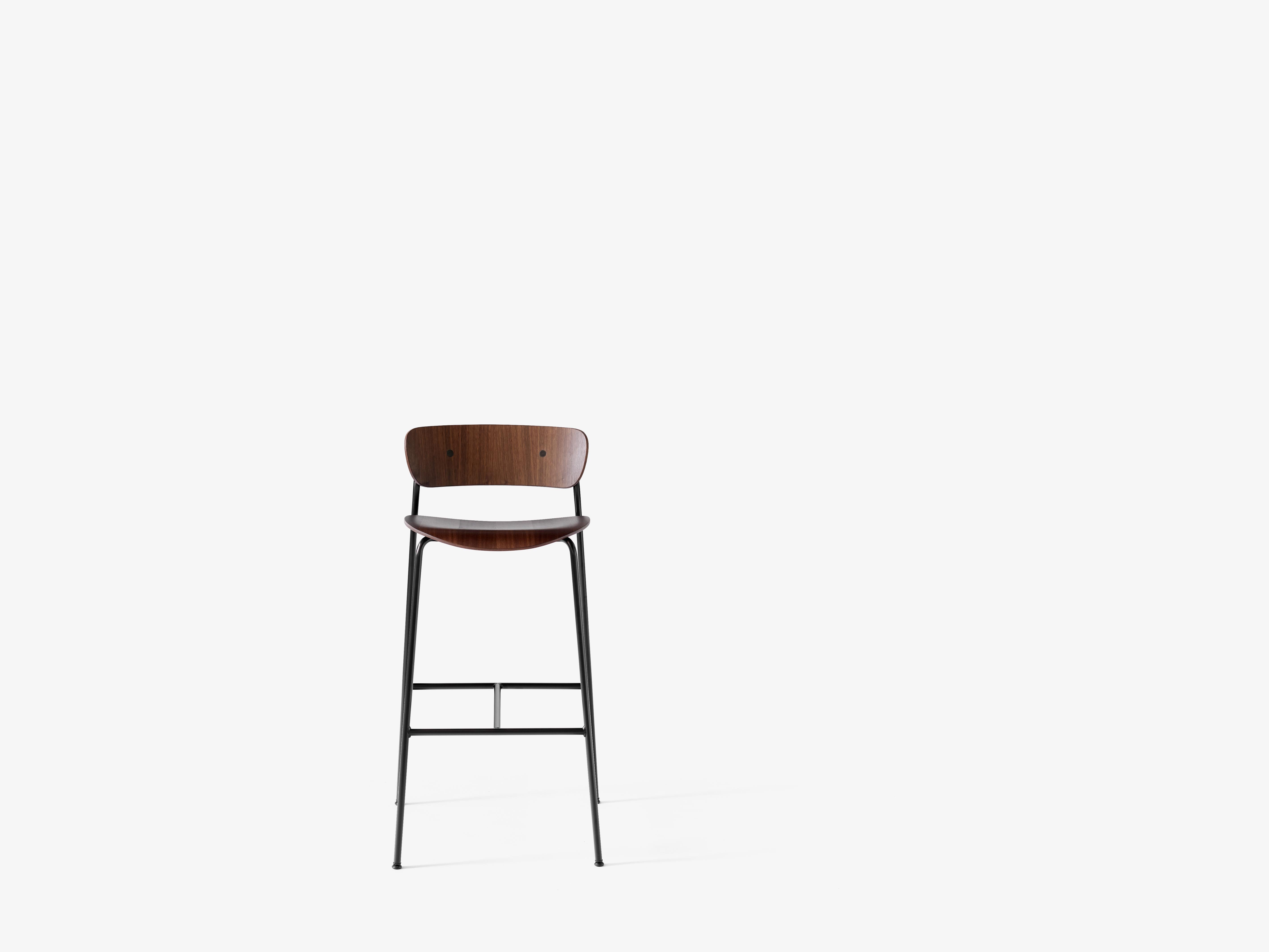 Hocker mit Rückenlehne PAVILION lackierte Nuss mit schwarzem Stahlgestell
