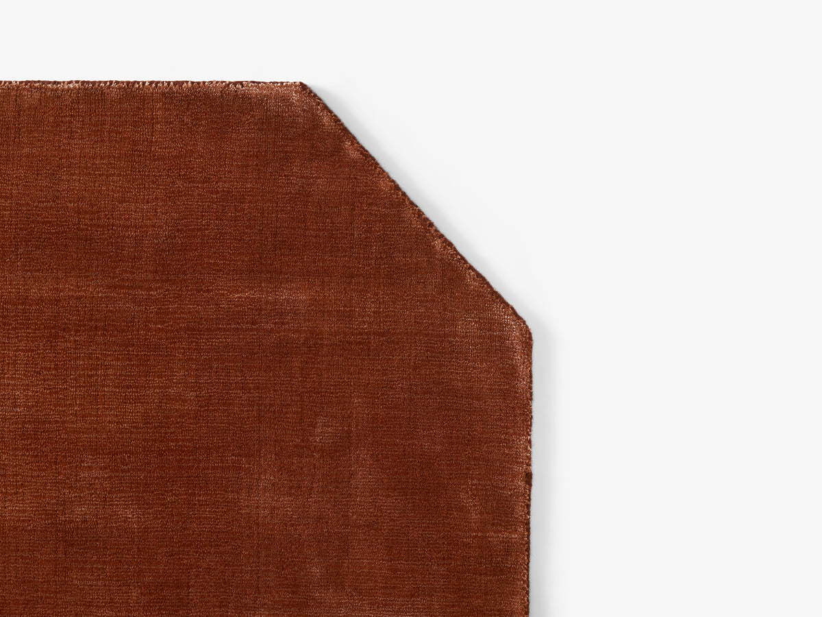 Quadratischer Teppich mit abgerundeten Ecken THE MOOR gedämpftes Rot