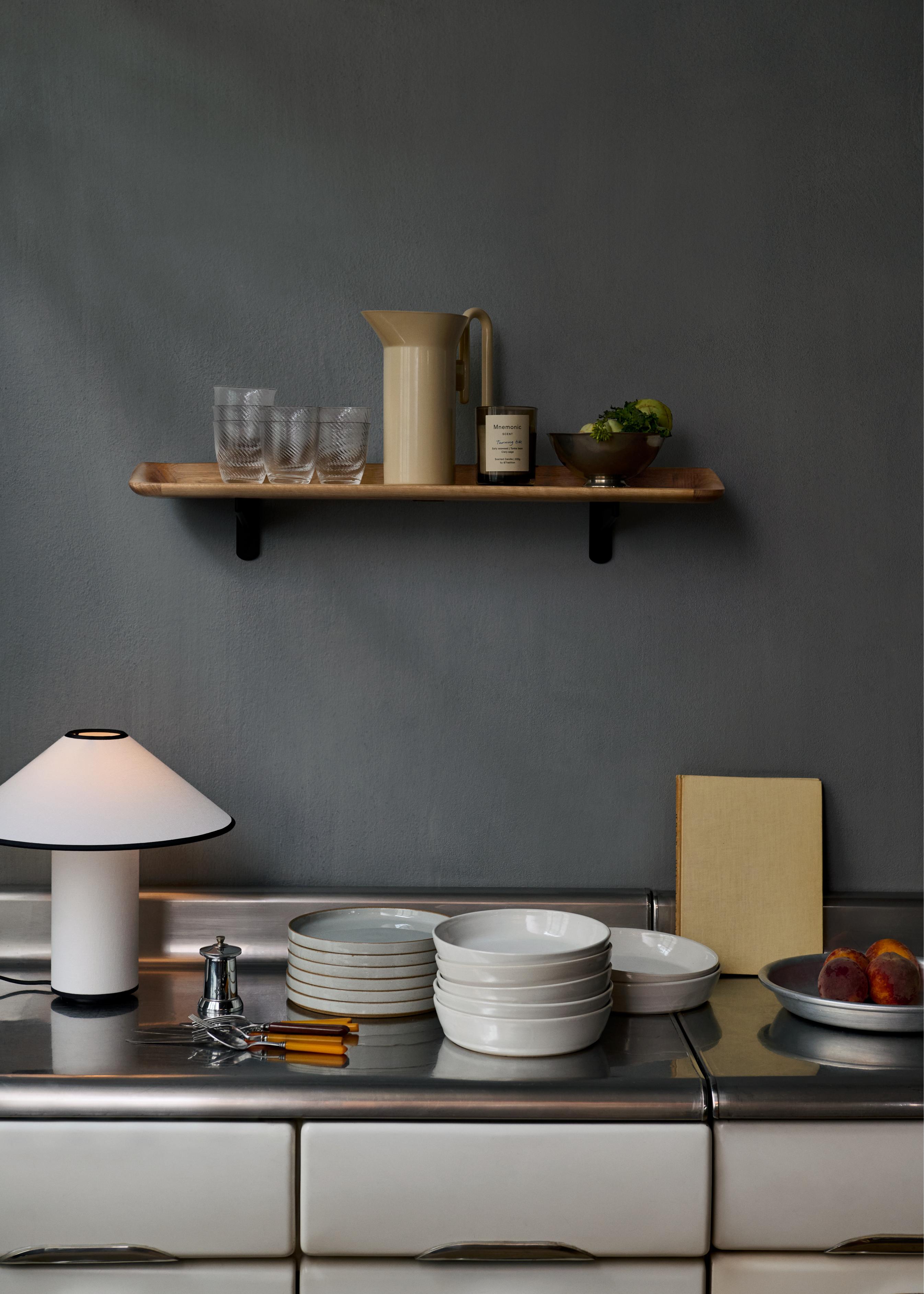 Tischlampe COLETTE ATD6 in Weiß mit schwarzem Finish