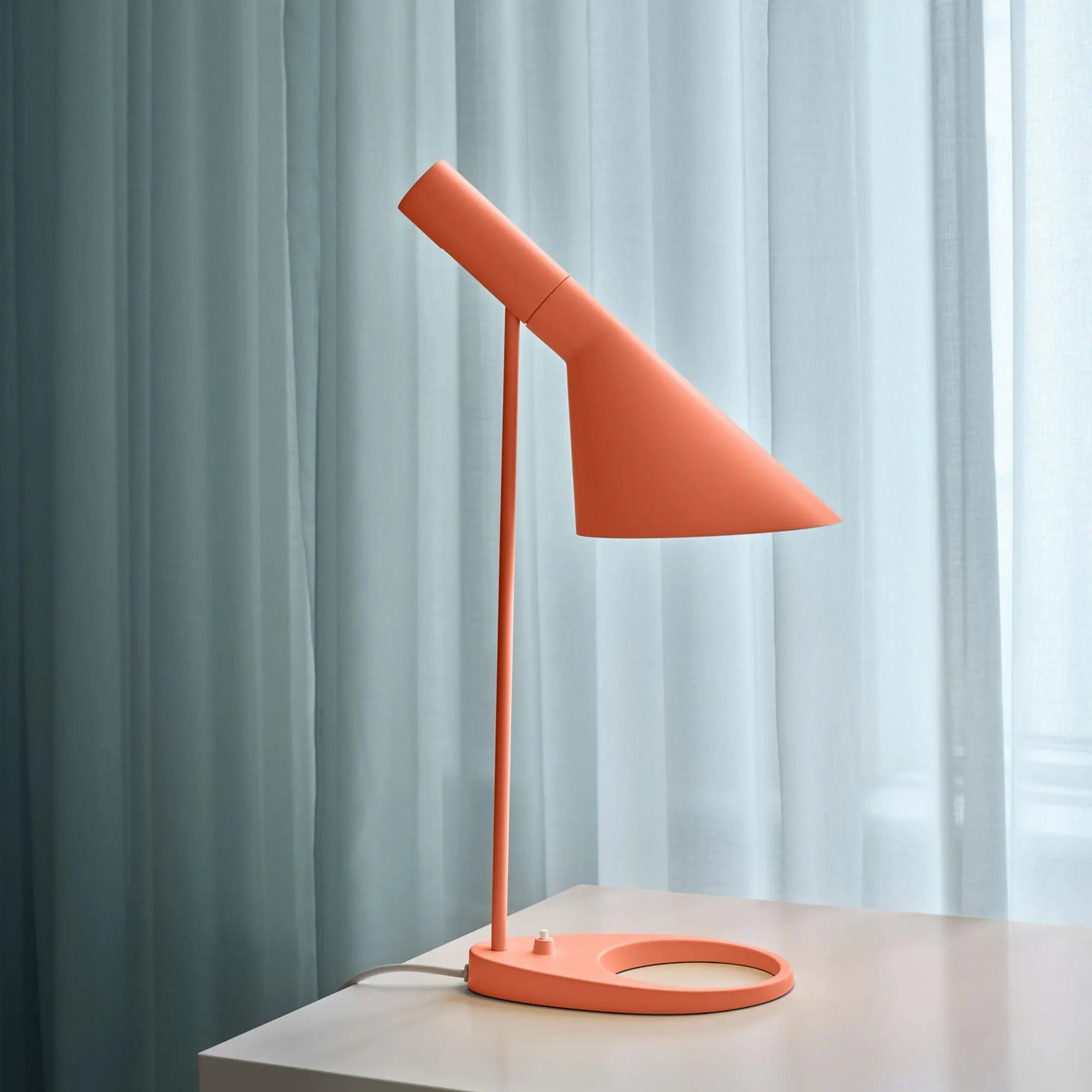 Lampa stołowa AJ MINI pomarańczowy – Louis Poulsen