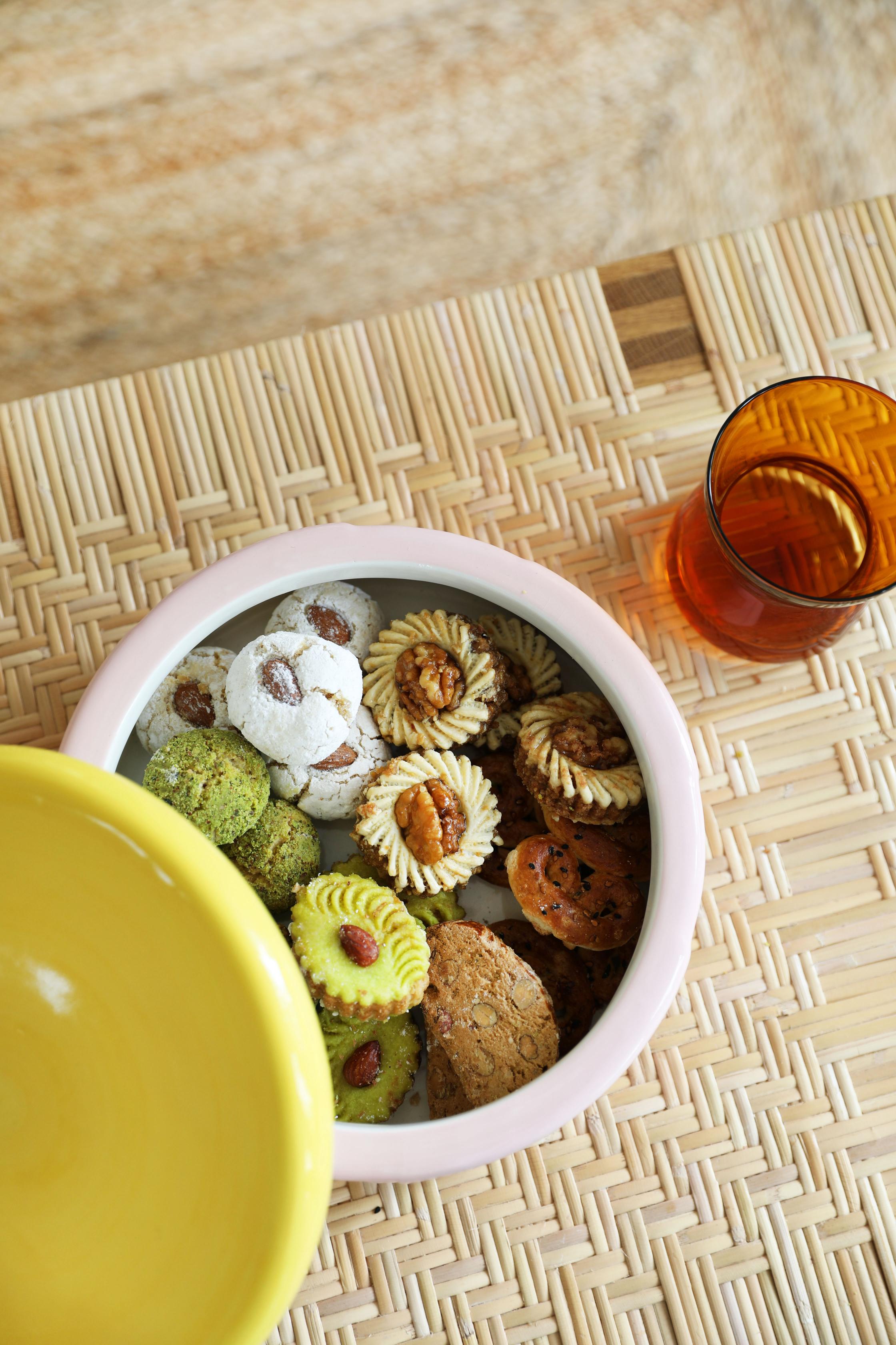 FLAKE container pink with yellow lid