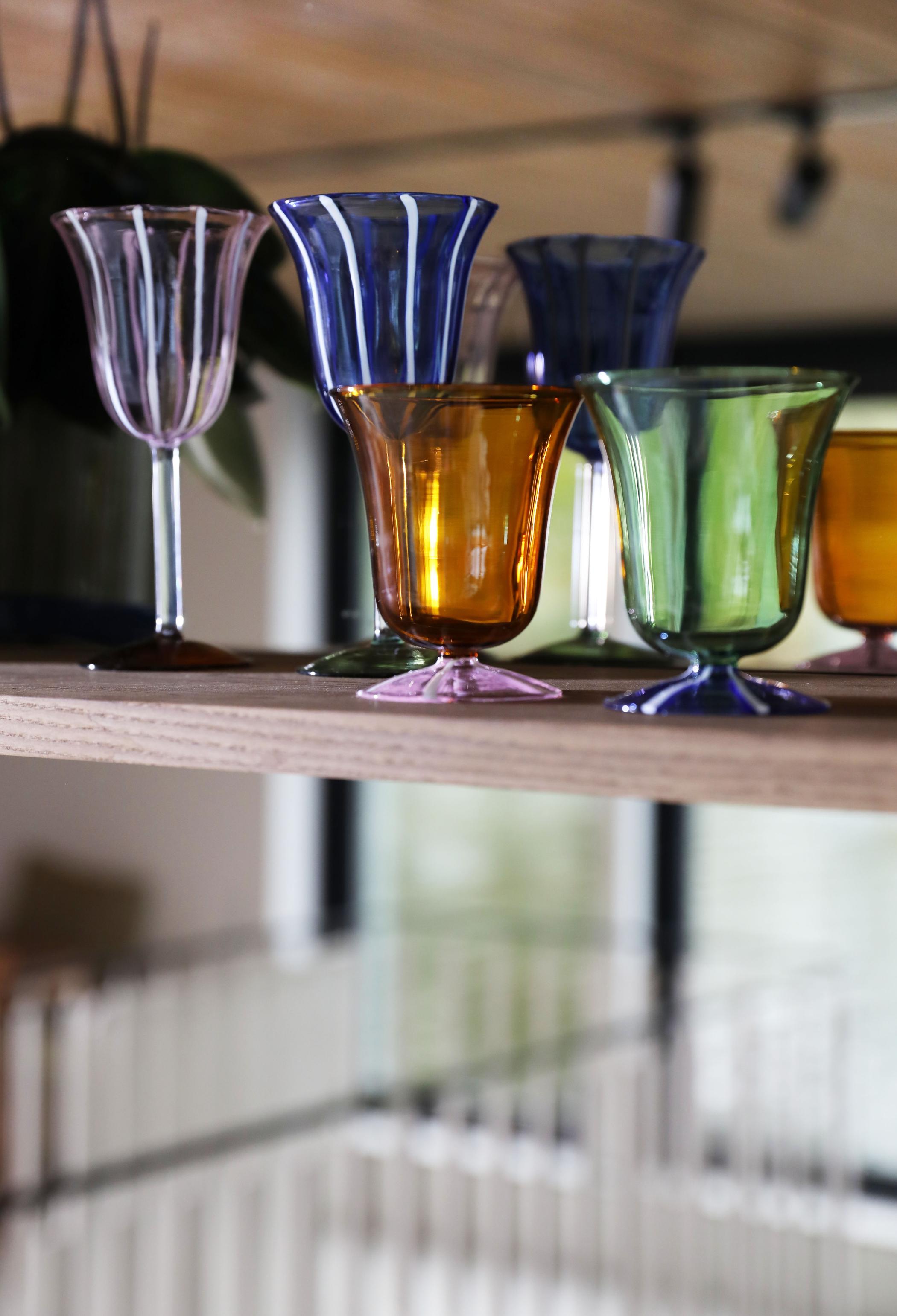 Set aus blauen und grünen Glaskelchen EVE