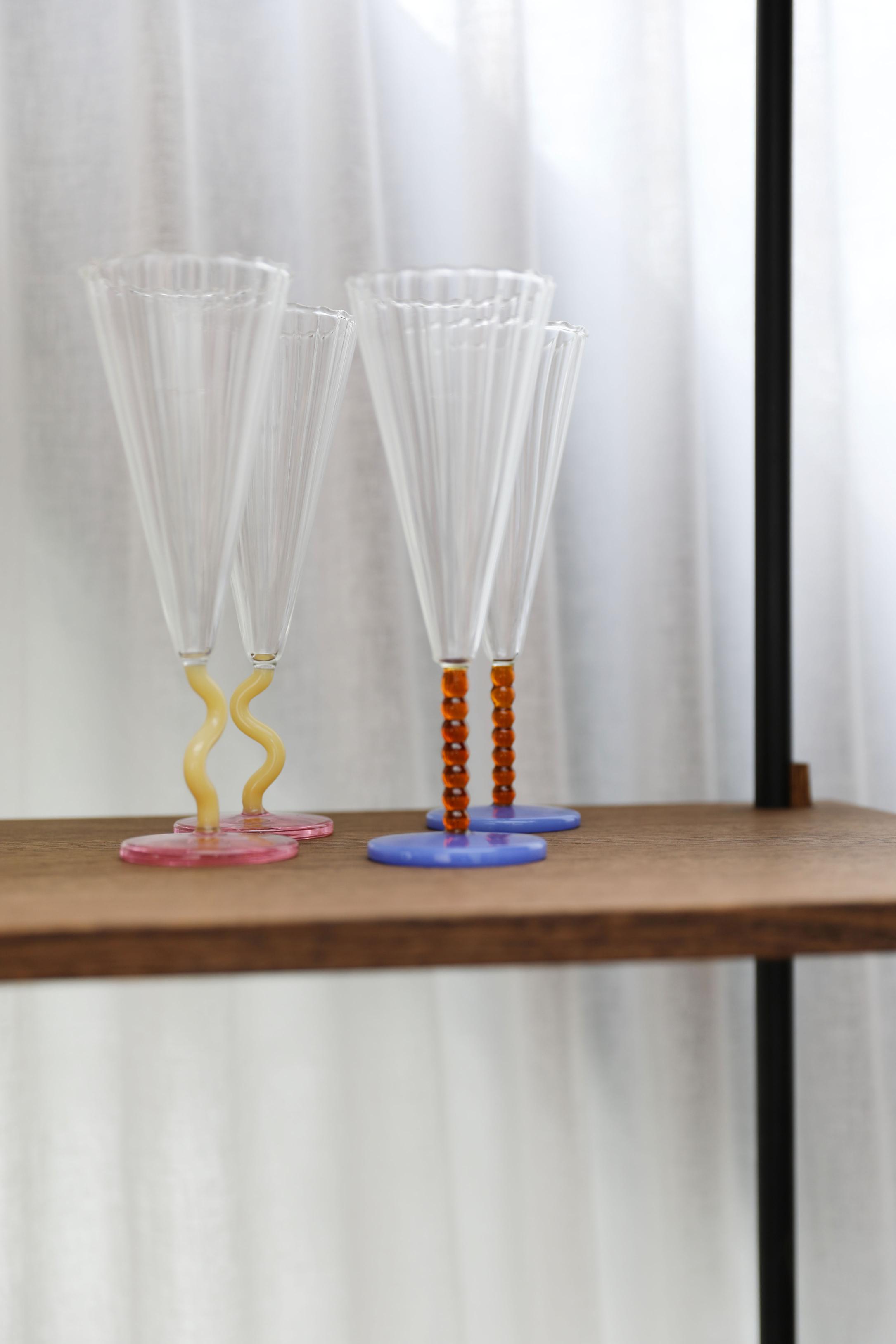 Set von Glaskelchen für Champagner CURVE gelb mit rosa