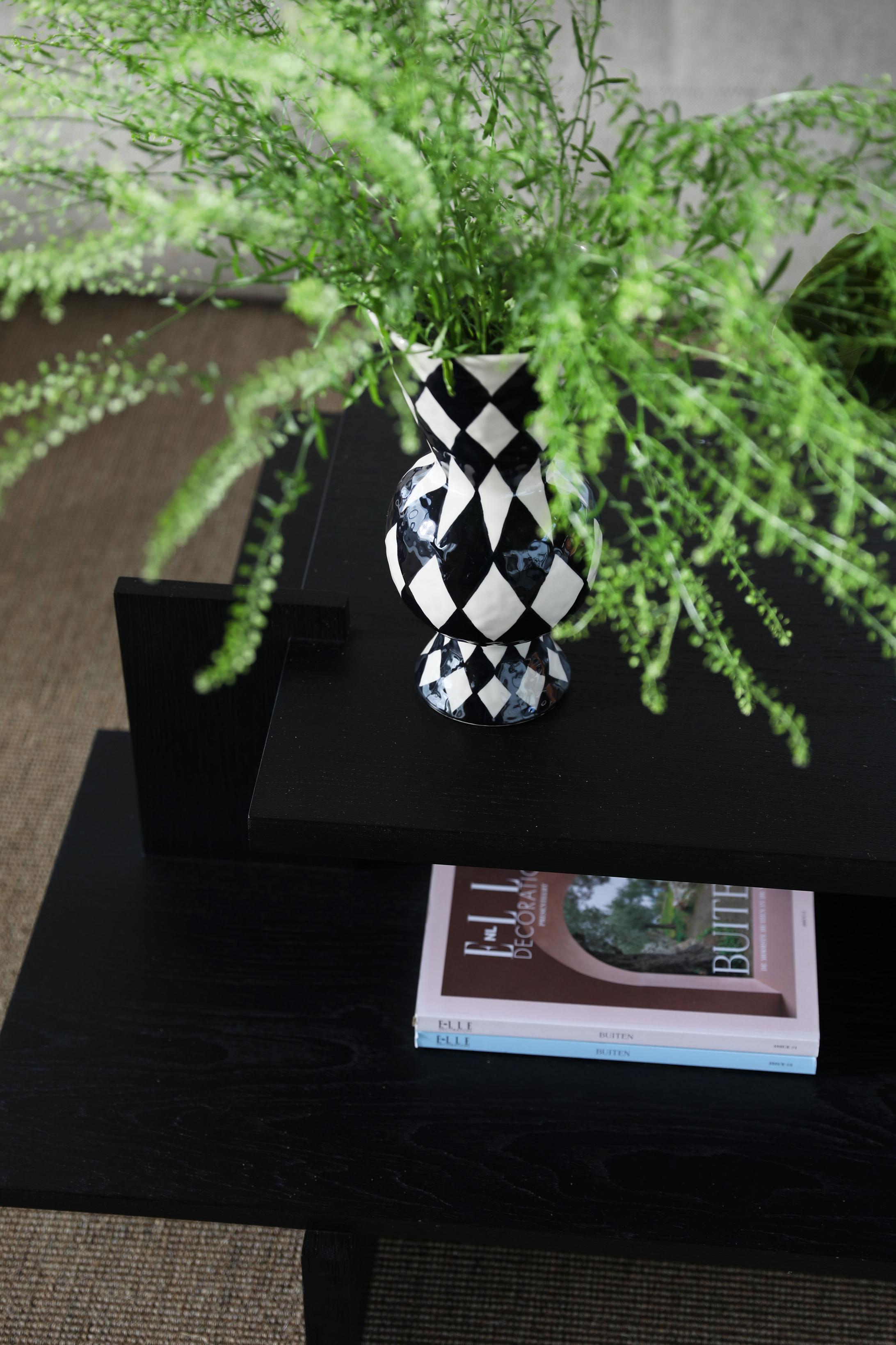 Rhombic Vase Black with White