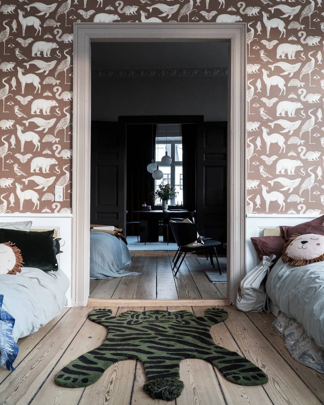 SAFARI TIGER dark green rug with black
