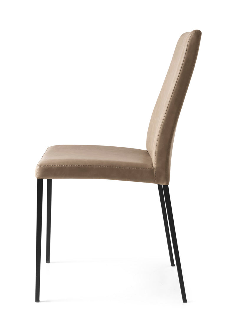 Polsterstuhl AIDA mit schwarzem Gestell