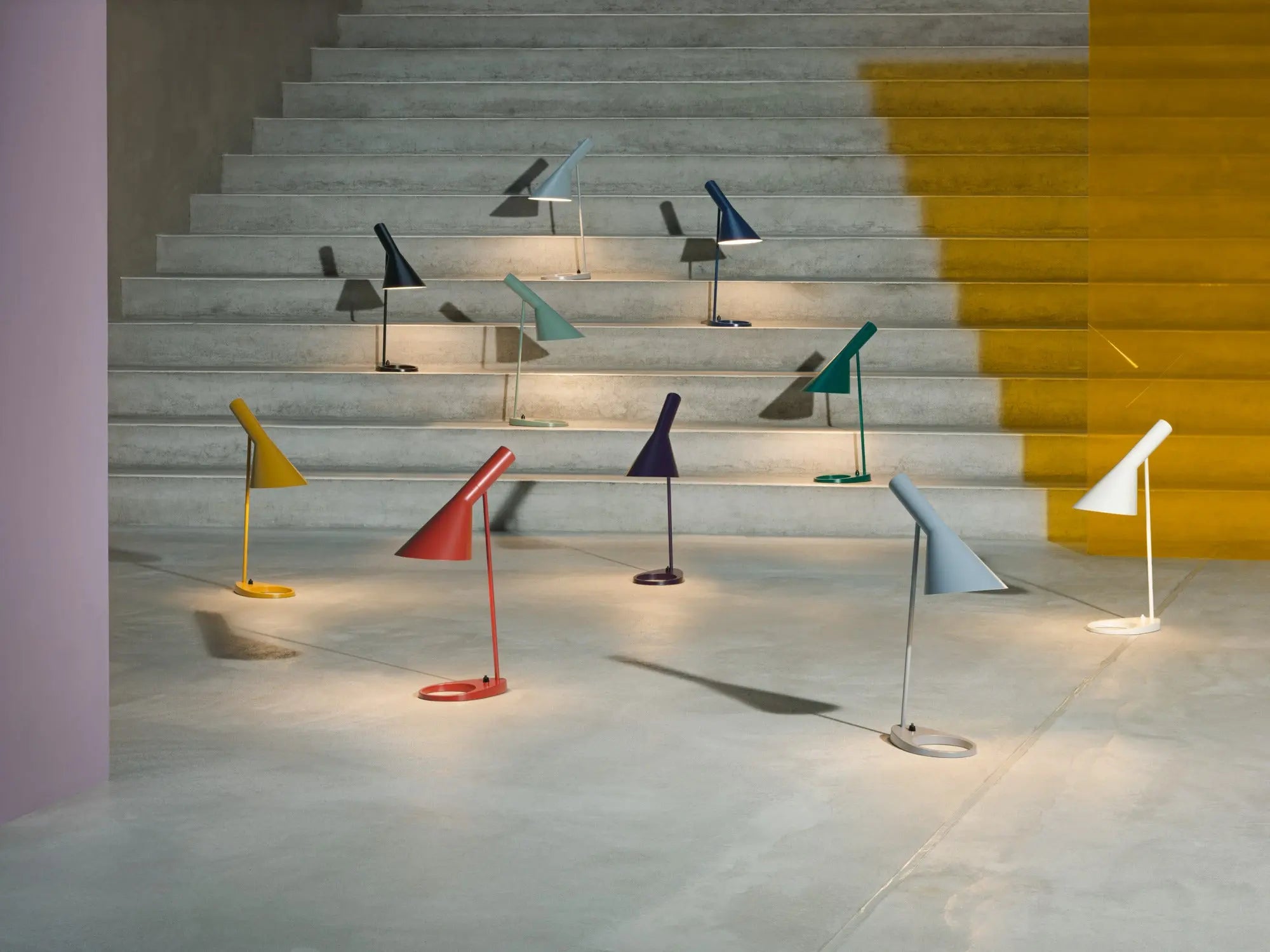 Lampa stołowa AJ jasny żółty – Louis Poulsen