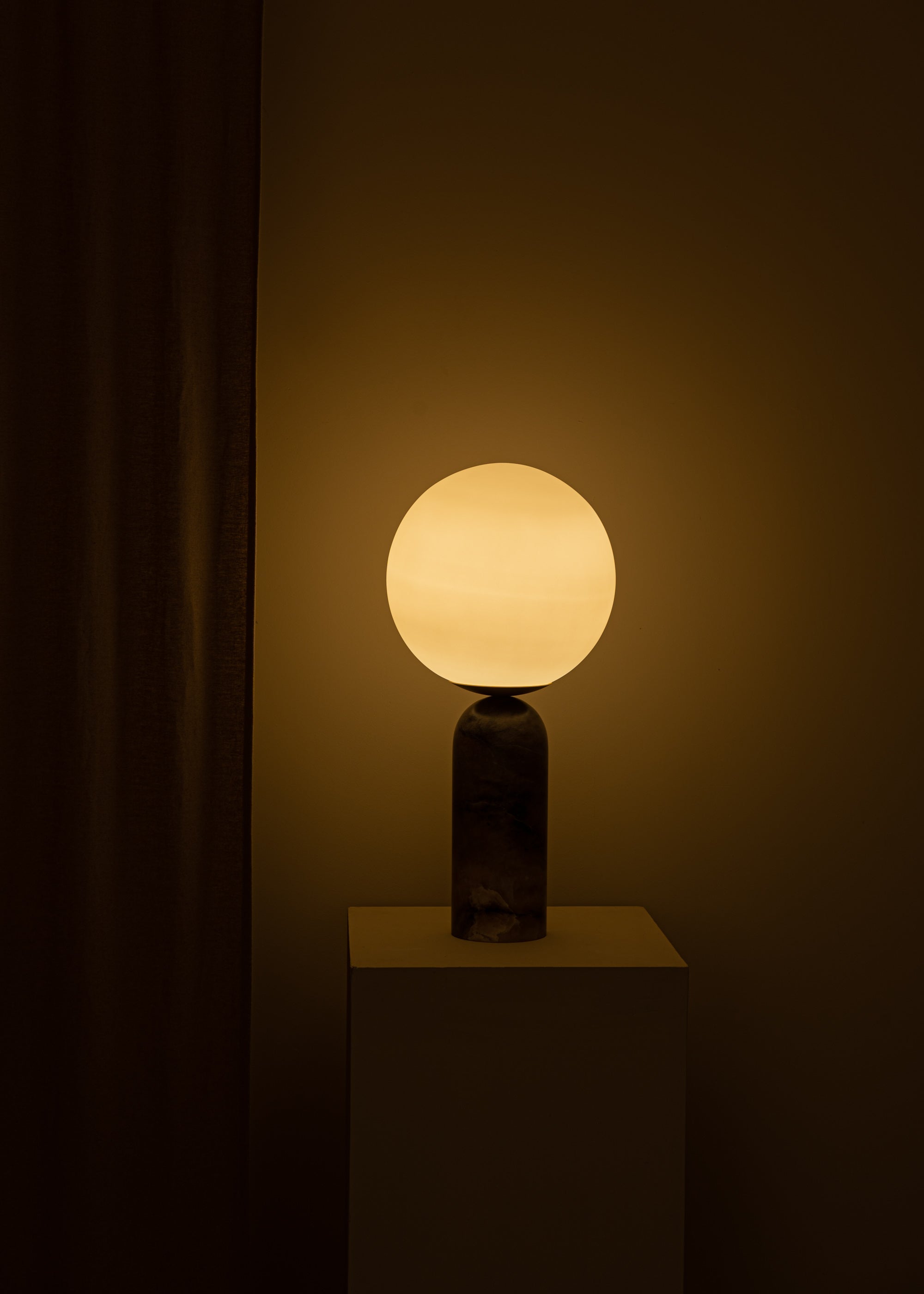 Tischlampe ATLAS dunkelbeige Alabaster