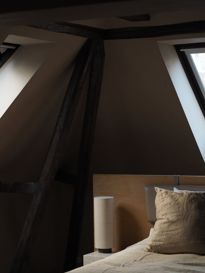 HASHIRA table lamp with an ash base