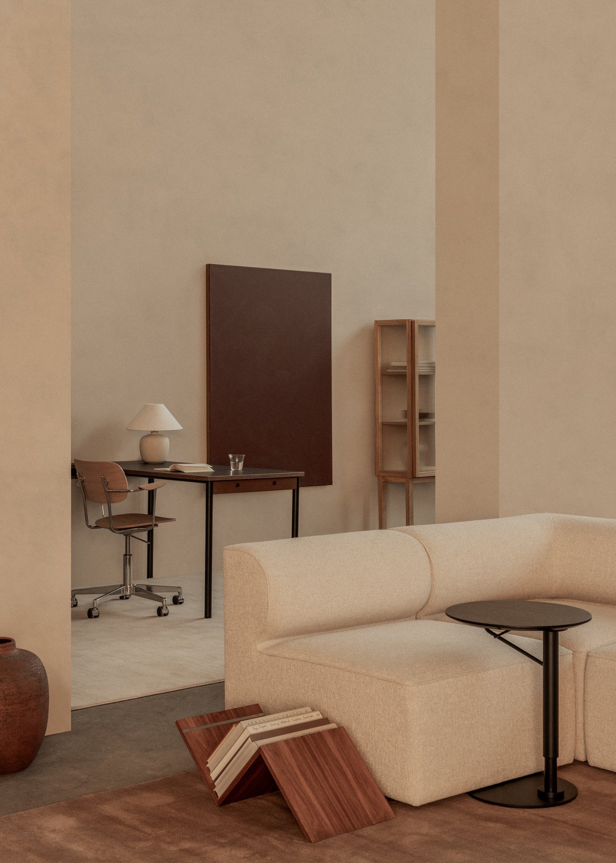 Tisch CO creme Laminat mit verchromtem Fuß