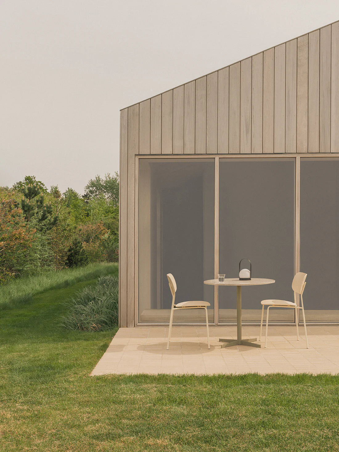 Kaffeetisch NOOK schwarz Eichenfurnier mit cremefarbener Basis