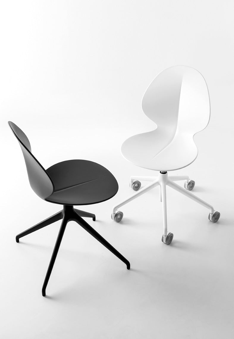 BASIL swivel chair in cognac leather