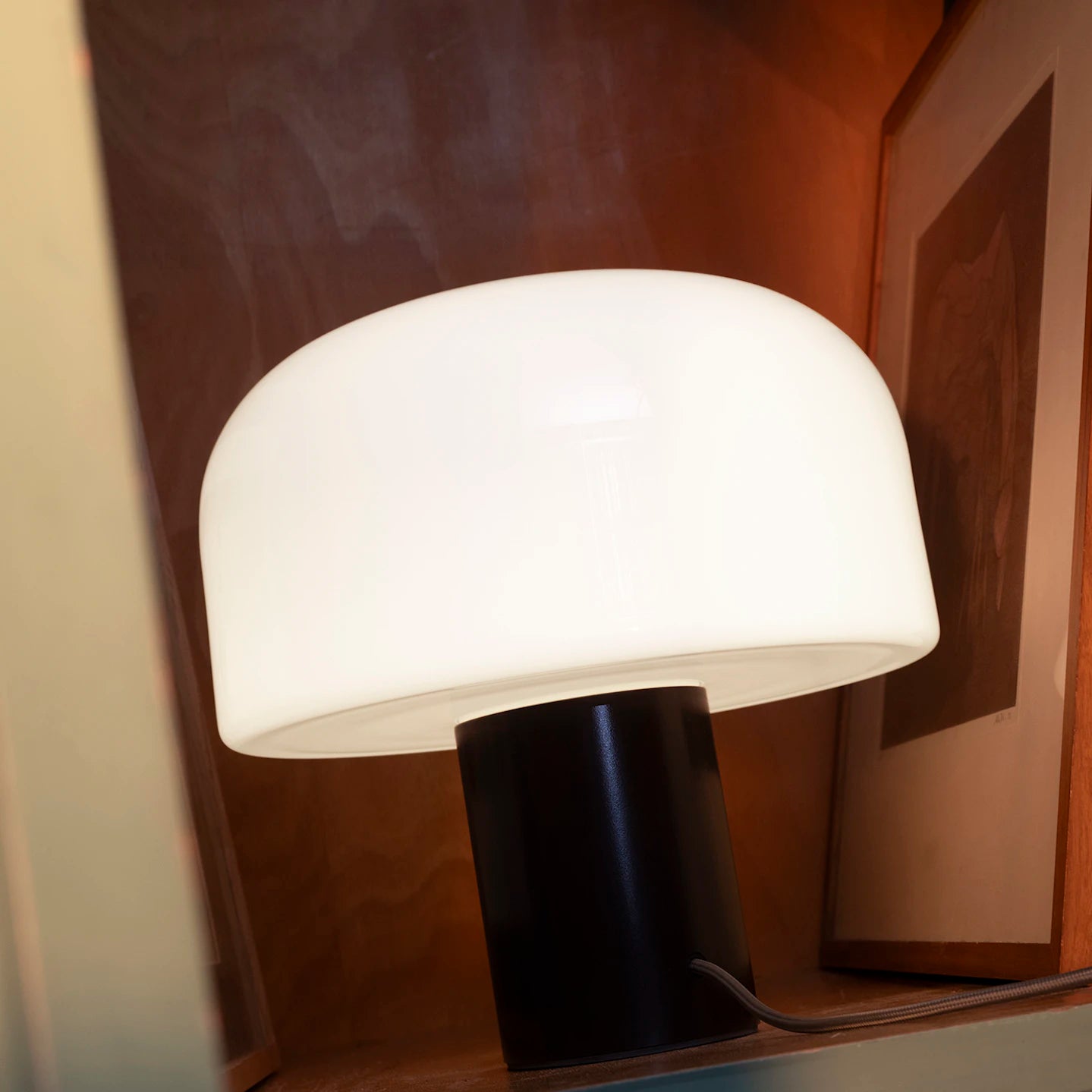BELLHOP T Brown Table Lamp