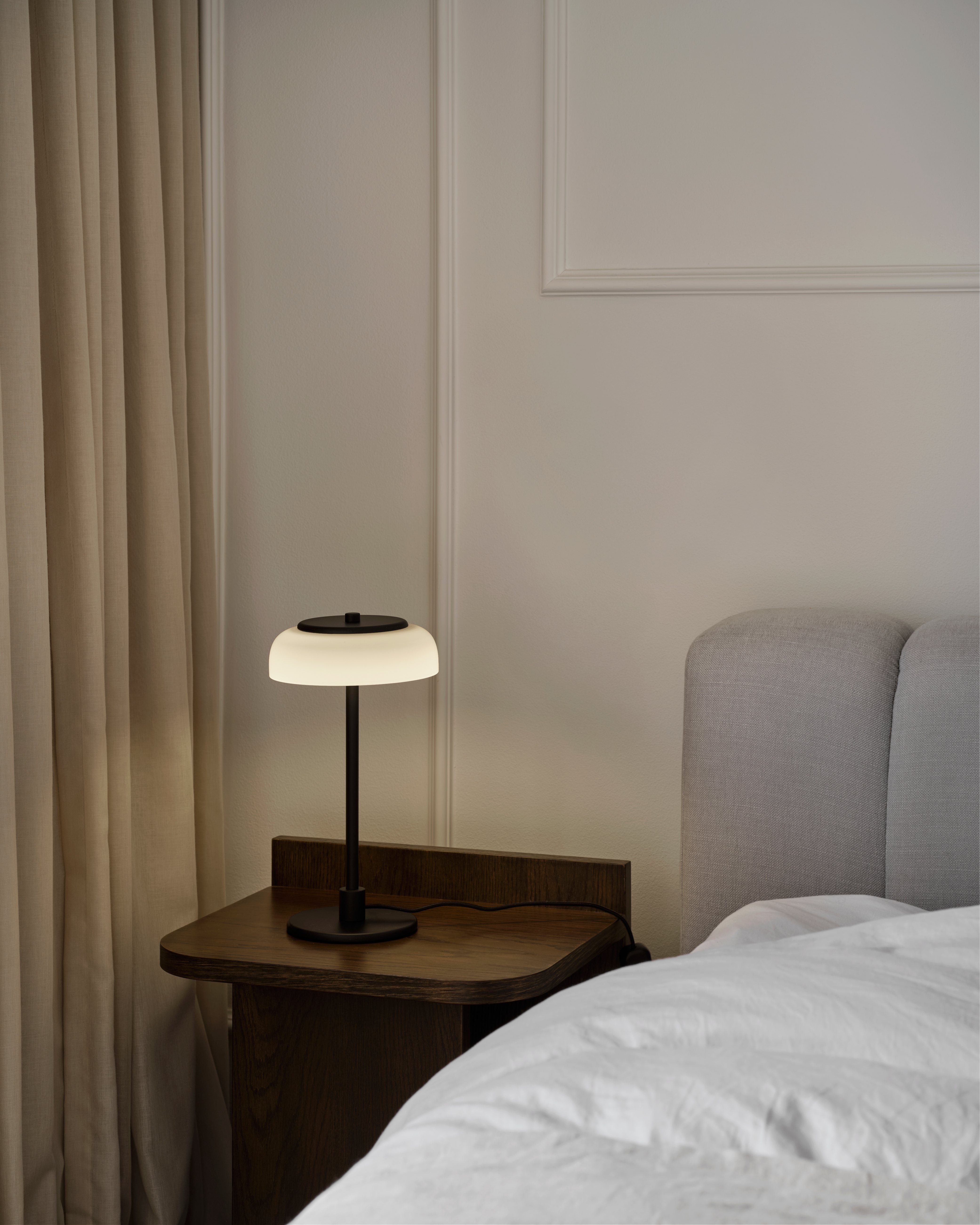 BLOSSI Table Lamp Black with Opal Glass
