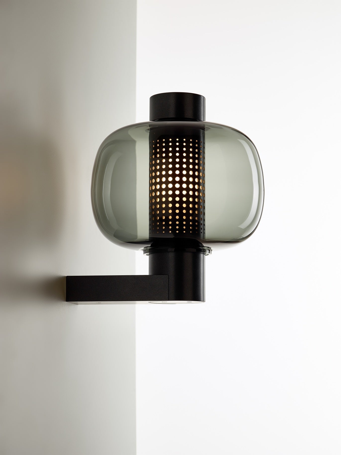 Wandleuchte BONBORI aus geblasenem Glas