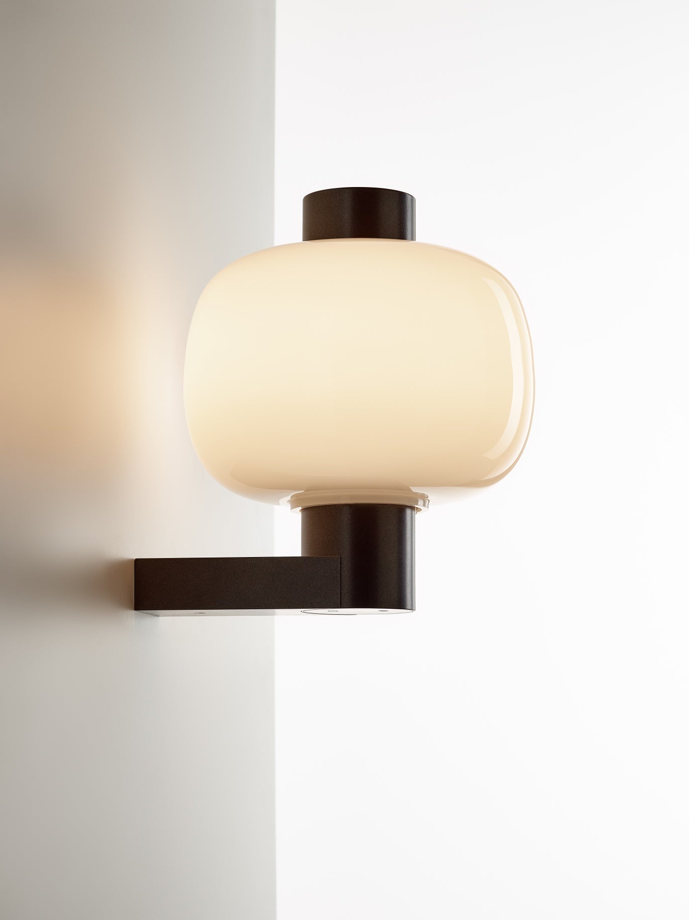 Wandleuchte BONBORI aus geblasenem Glas