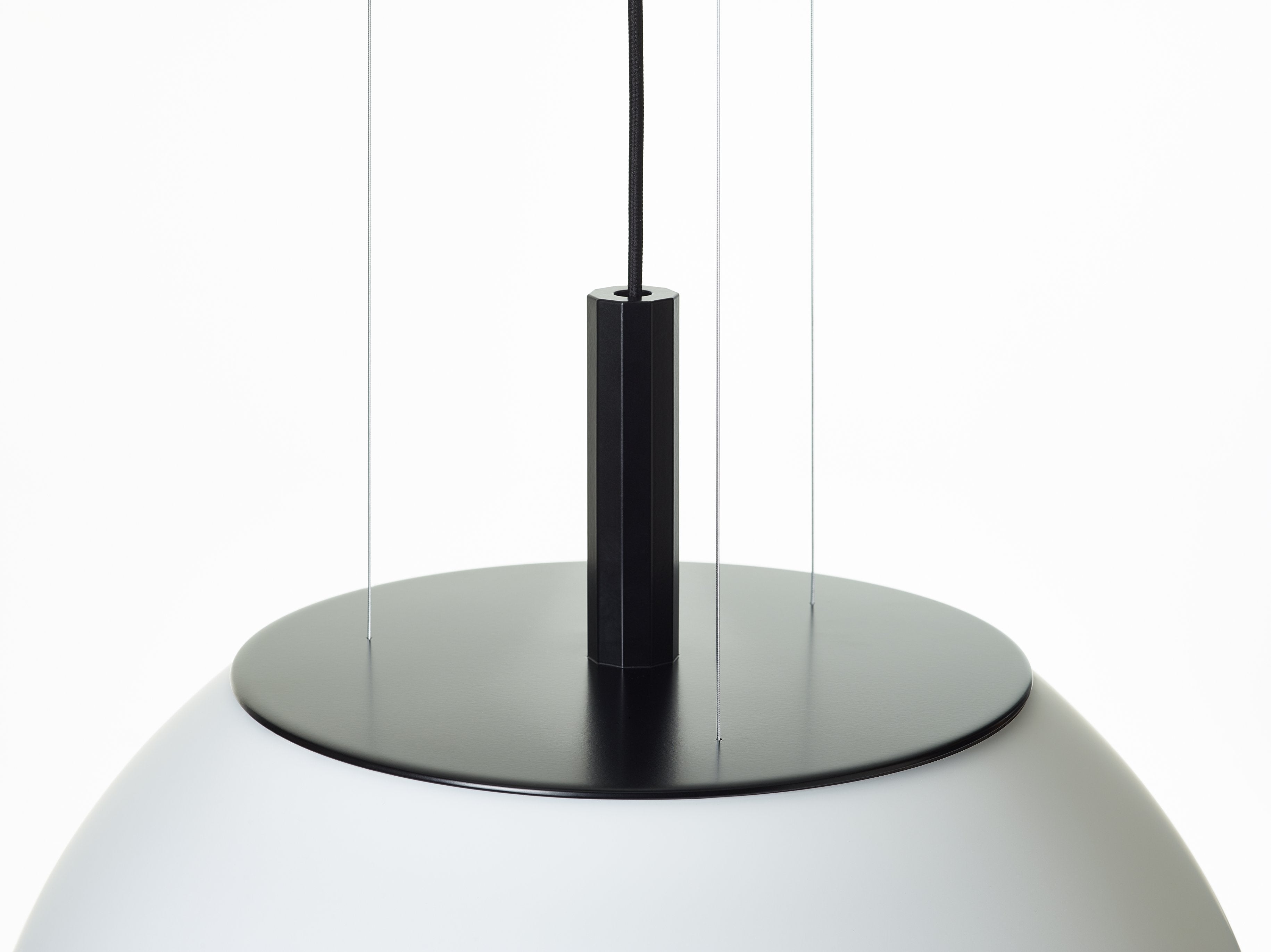 Hängende Lampe ovales mattes Glas