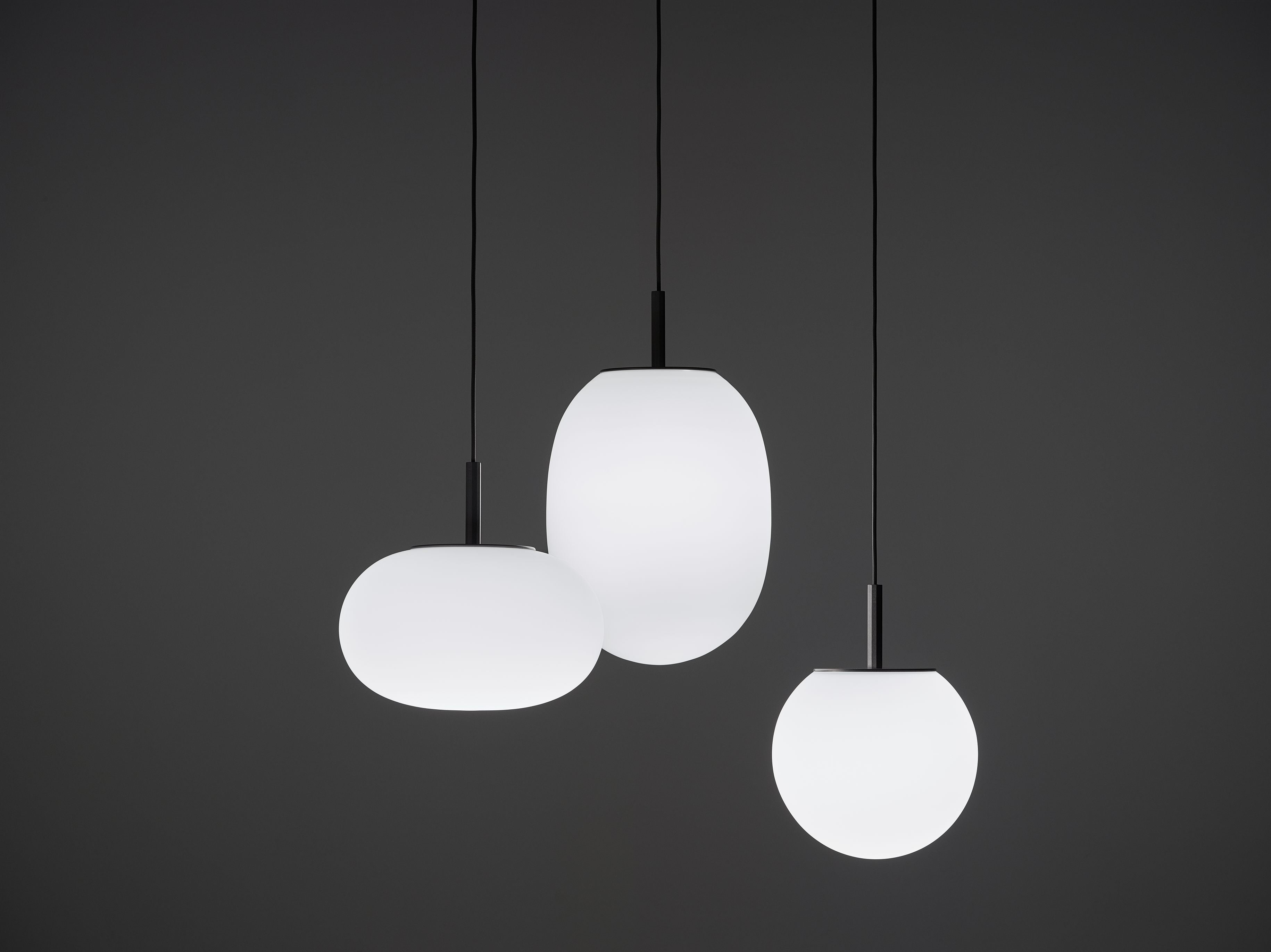 Hängende Lampe ovales mattes Glas