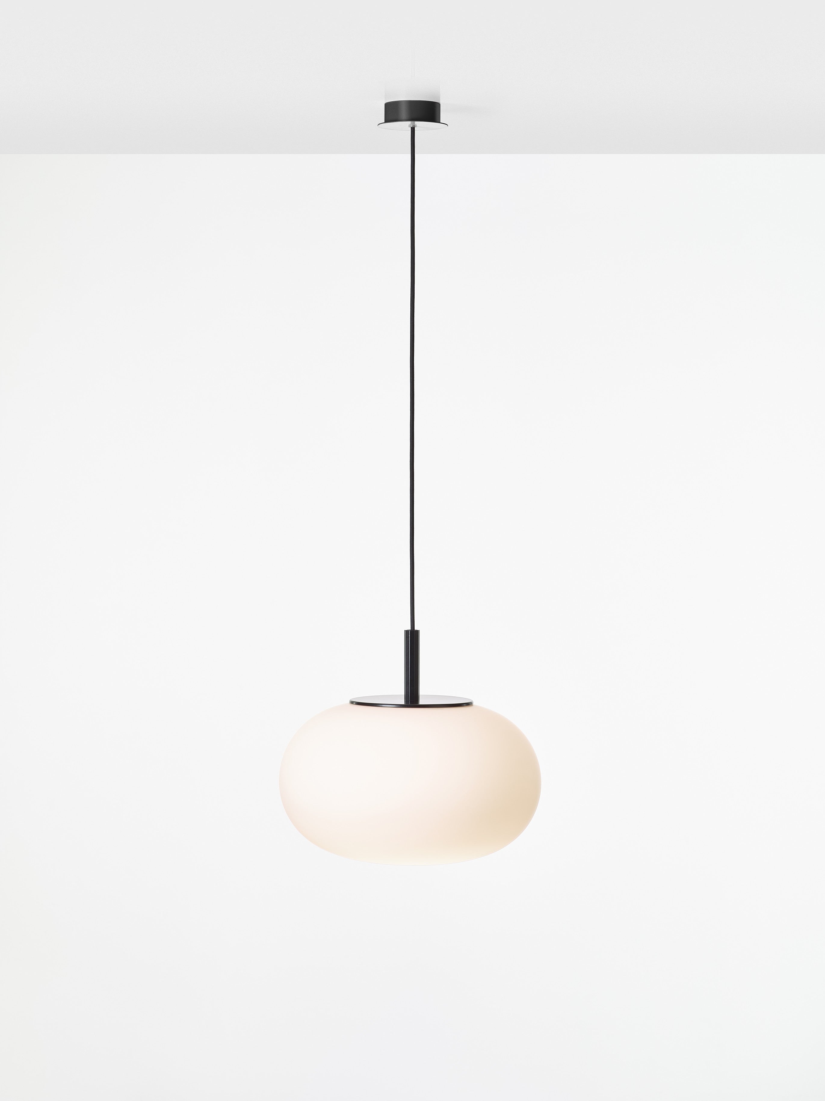 Hängende Lampe ovales mattes Glas