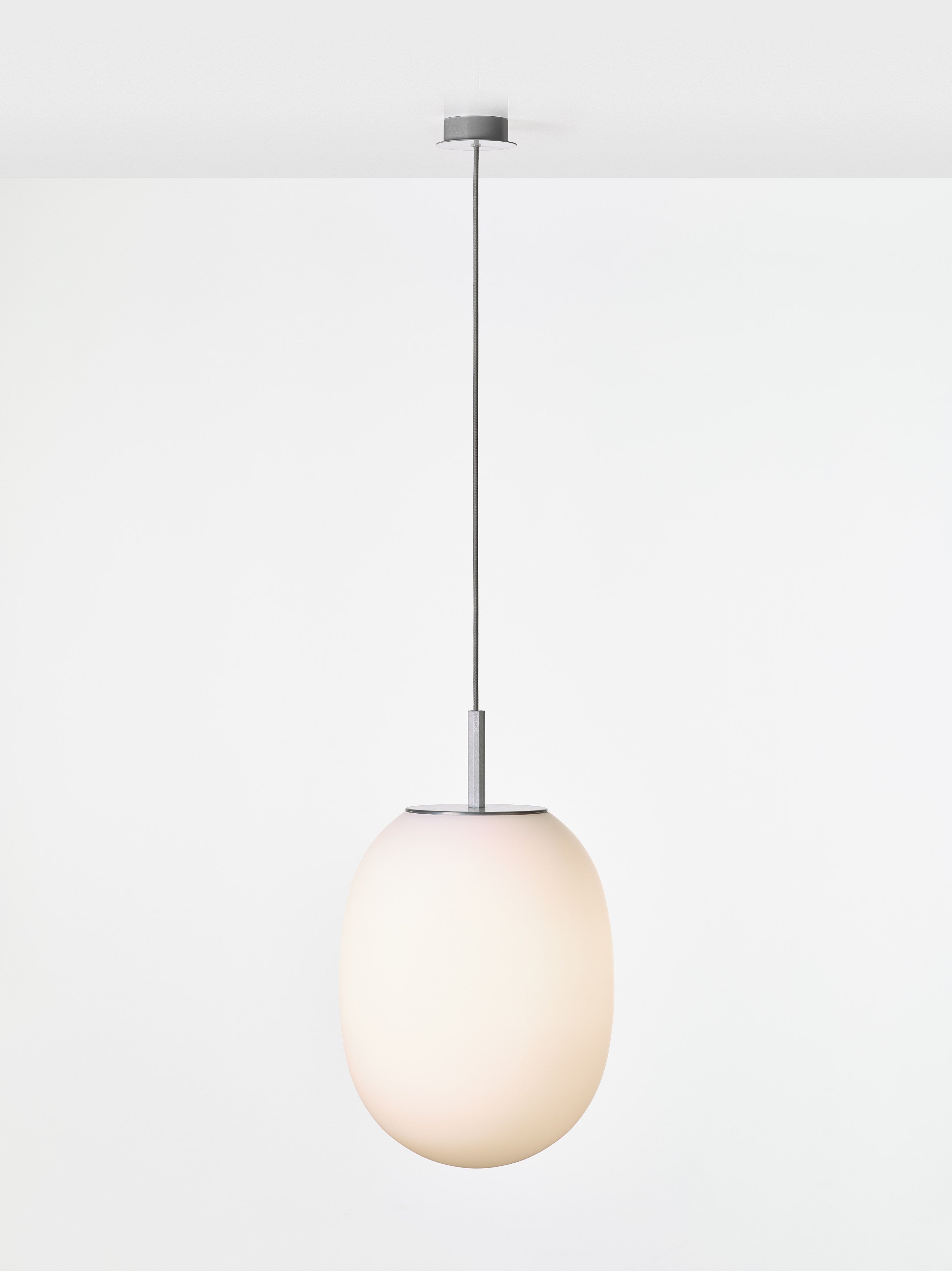 Hängende Lampe ovales mattes Glas