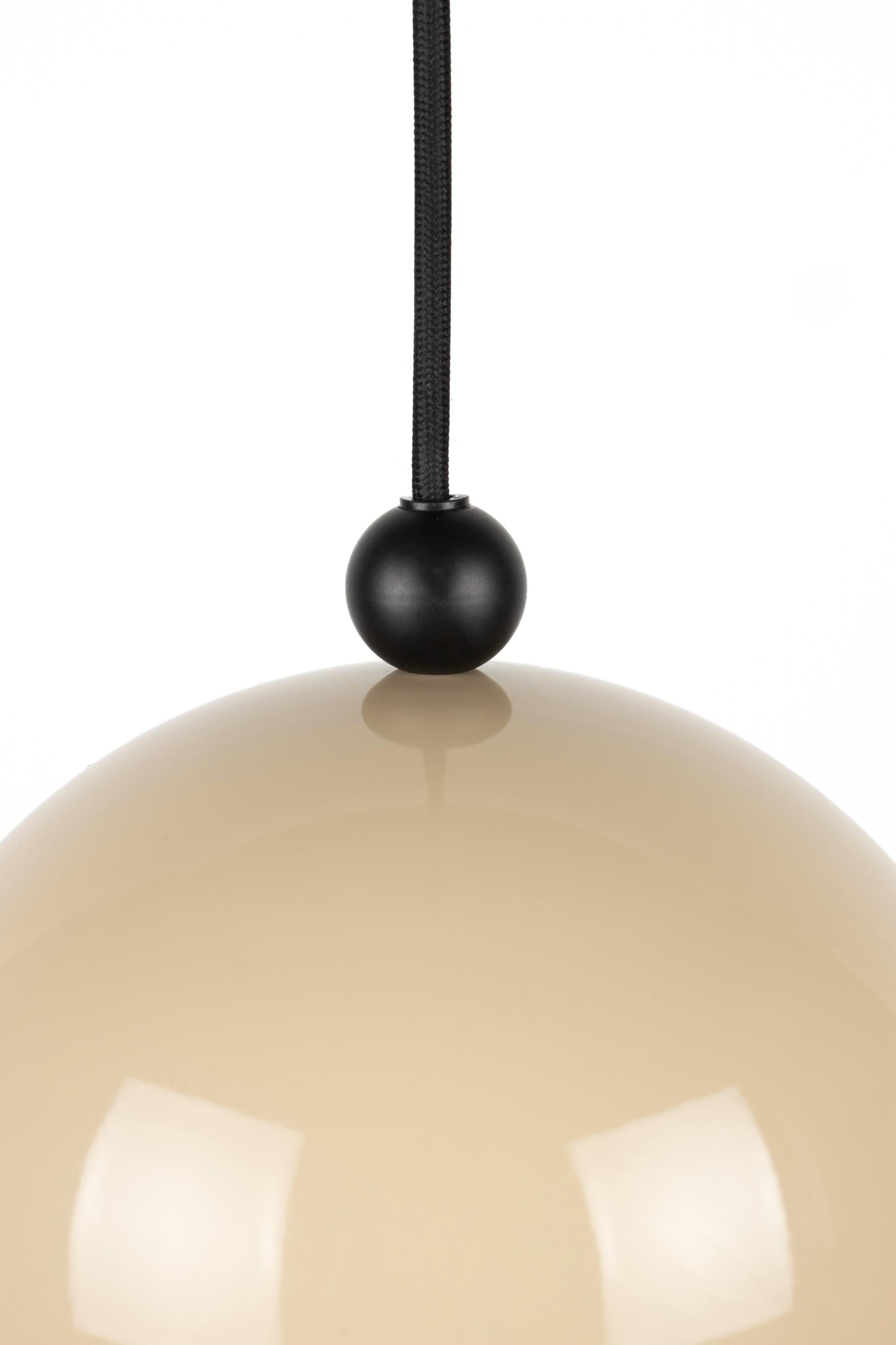 Hängelampe BUMBLE in Beige mit schwarzem Finish