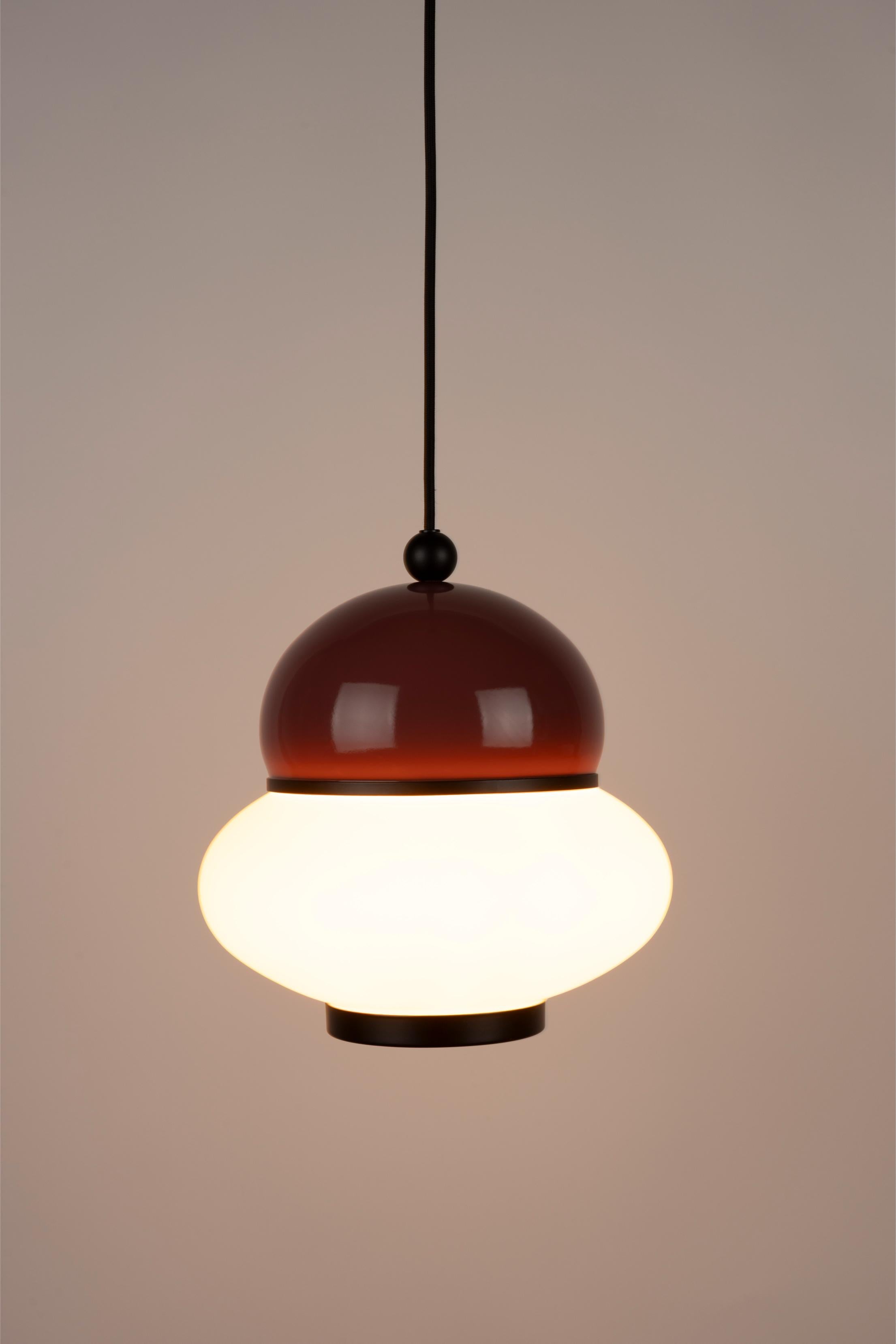 Hängelampe BUMBLE in Bordeaux mit schwarzem Finish