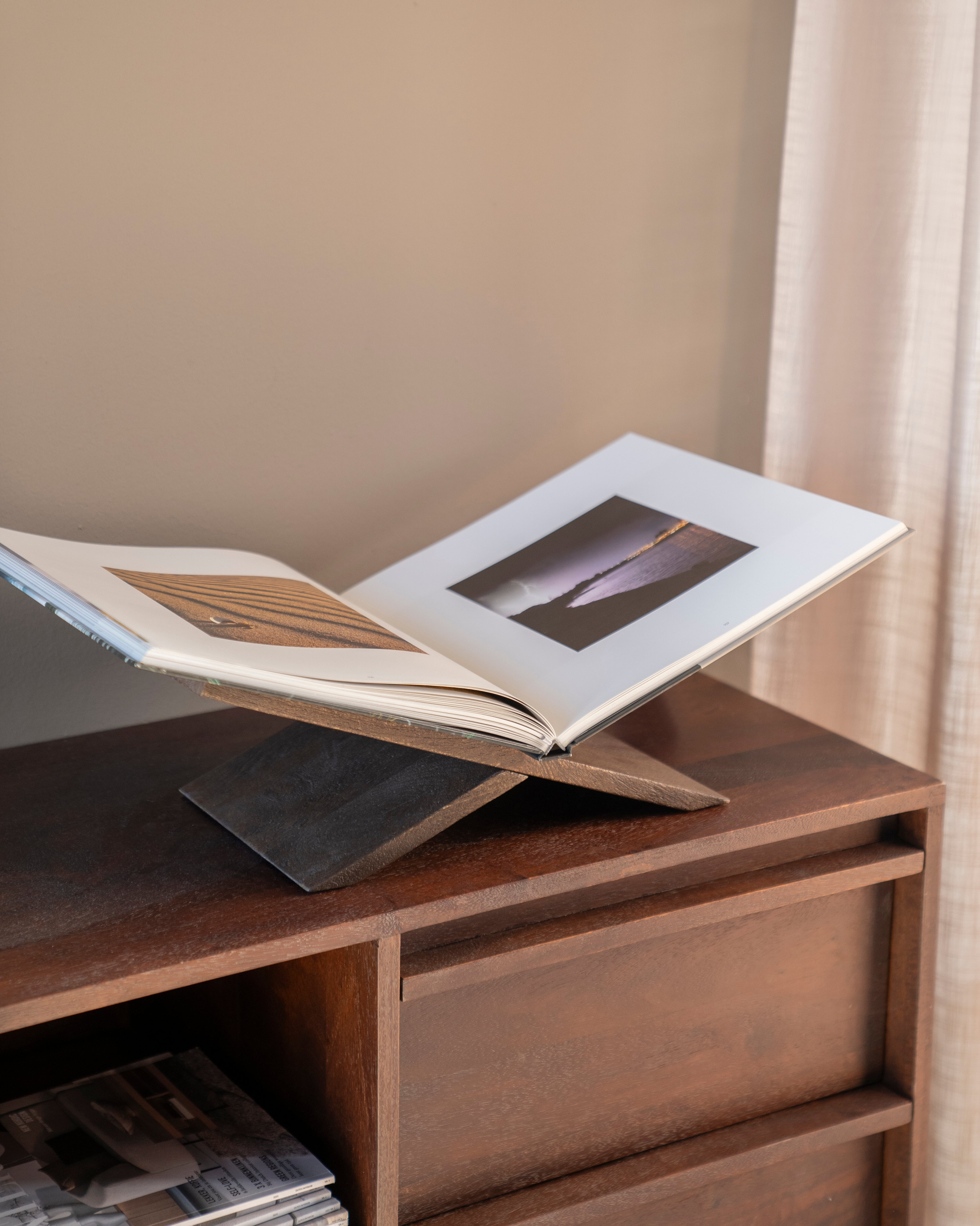 Buchständer TEE aus Mangoholz