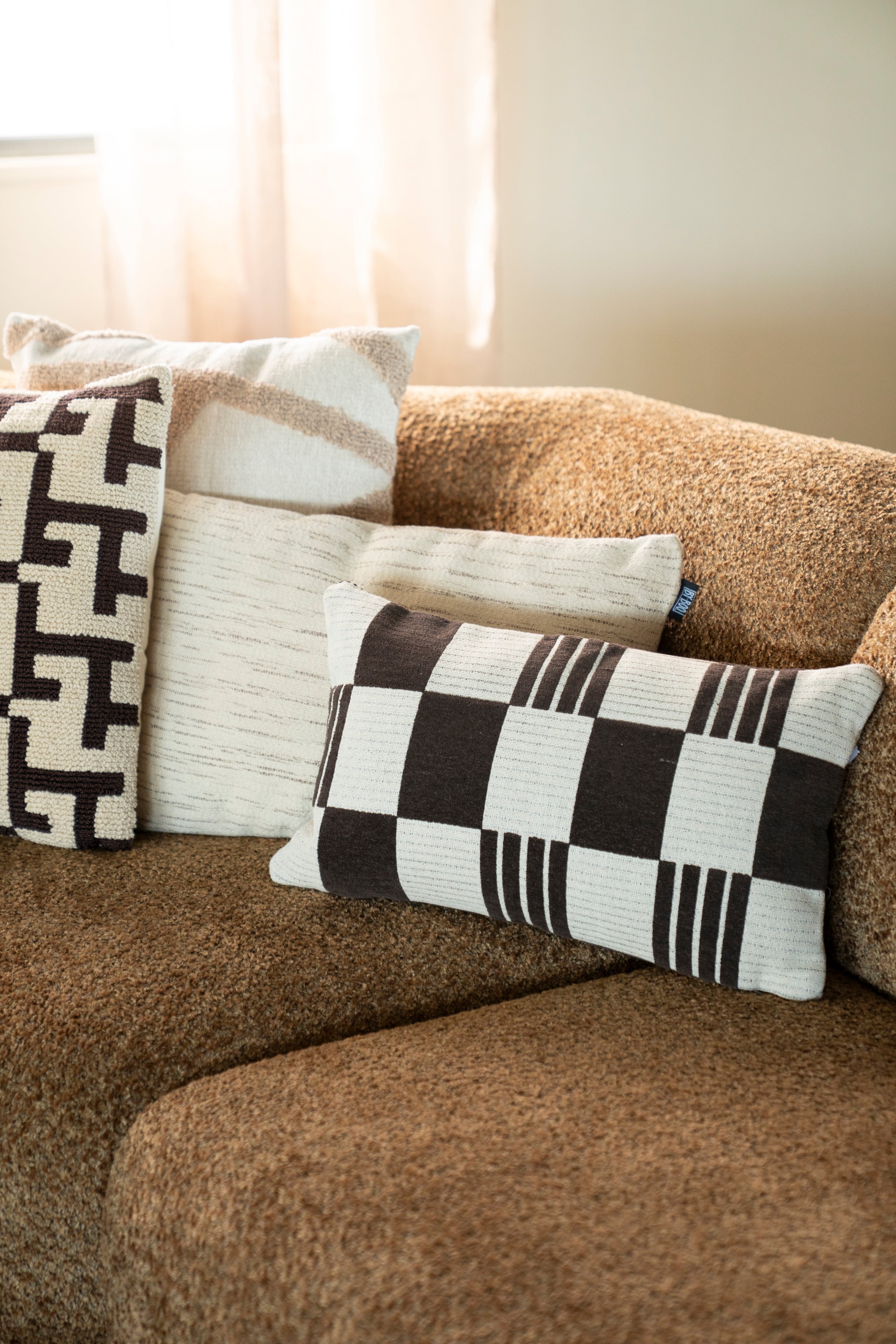 Poduszka TWIST brązowy z beżowym