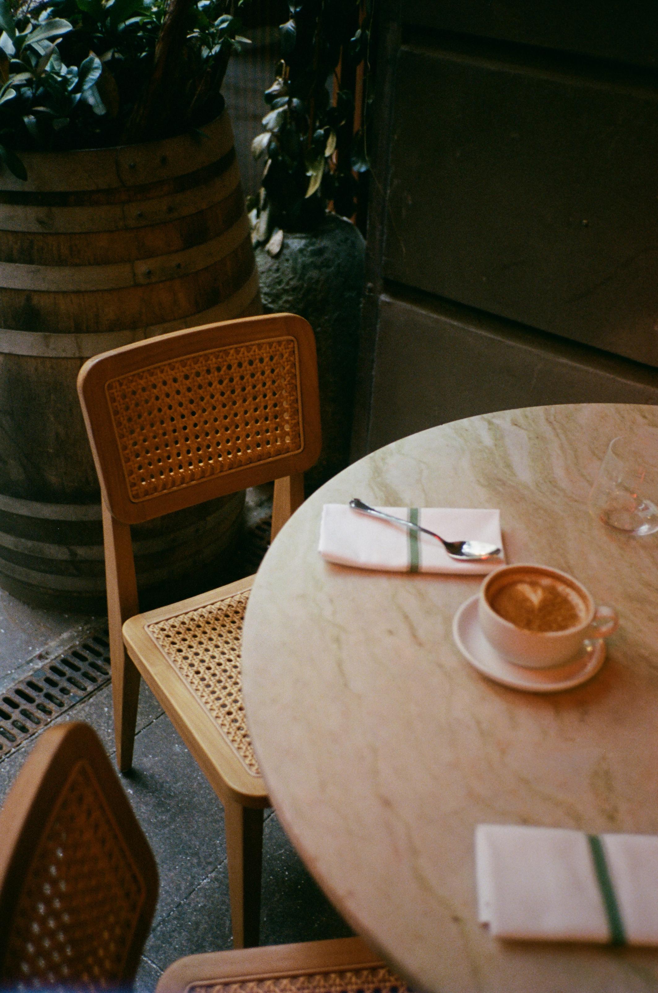 Gartenstuhl C-CHAIR aus Teakholz mit Geflecht