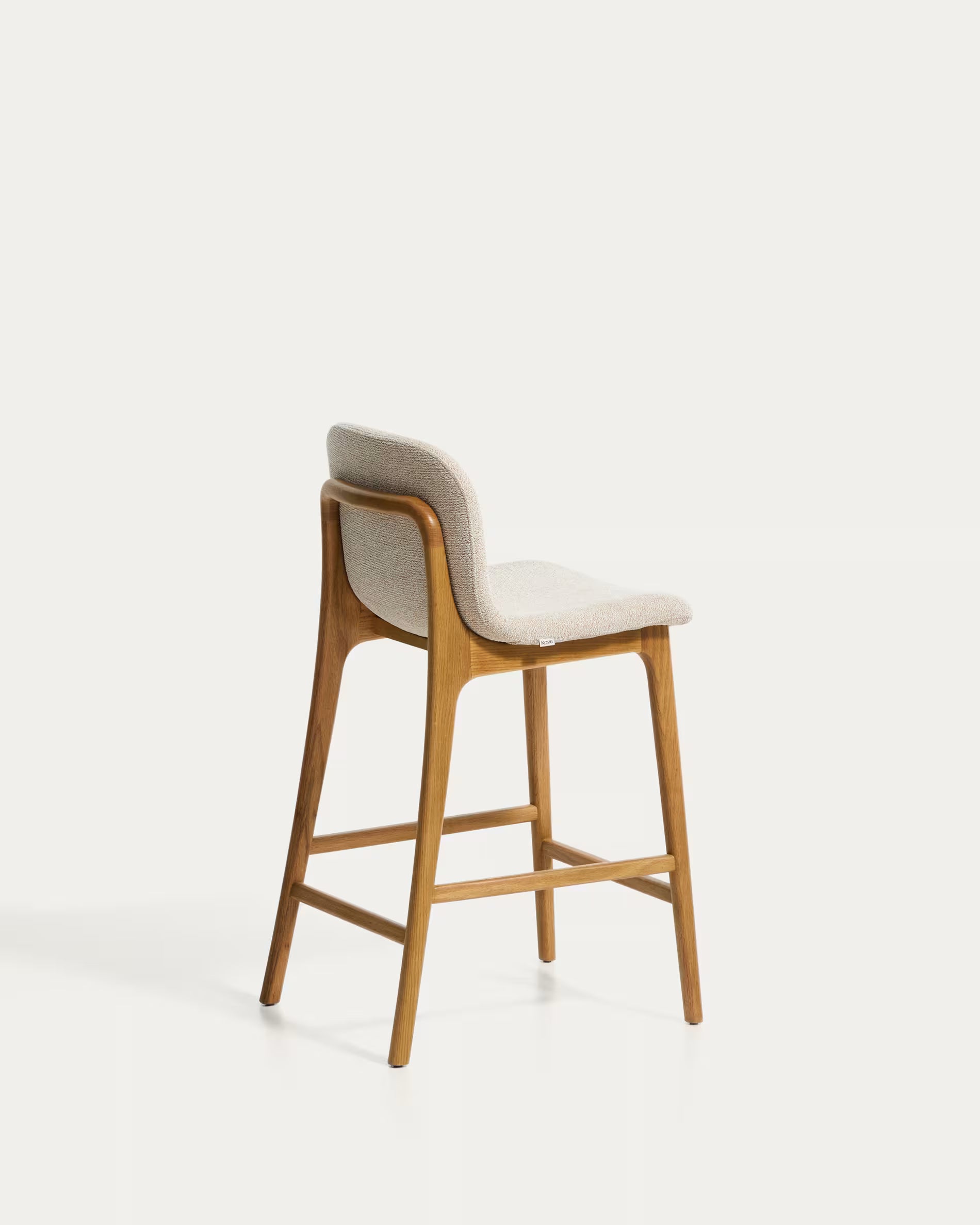 Hocker ELNOR in beigem Chenille mit Eichenbasis