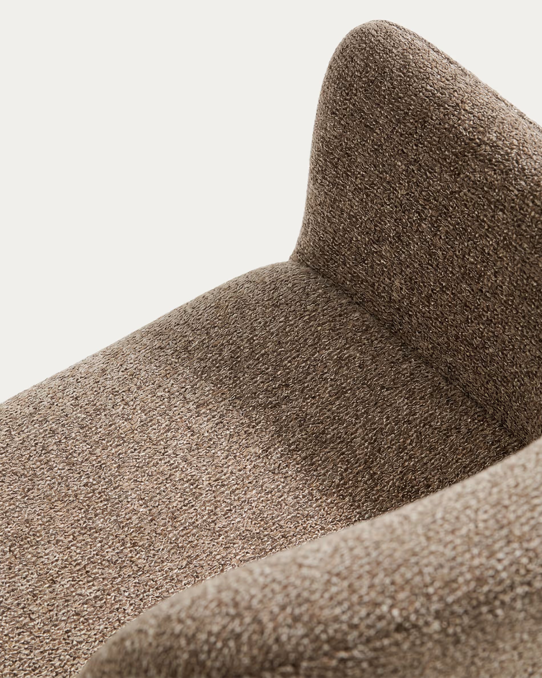 Sessel mit Armlehnen ELNOR aus braunem Chenille mit Eichenbasis