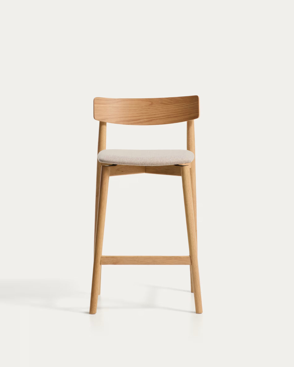Barhocker EVERA in beigem Chenille mit furniertem Eichenfuß.