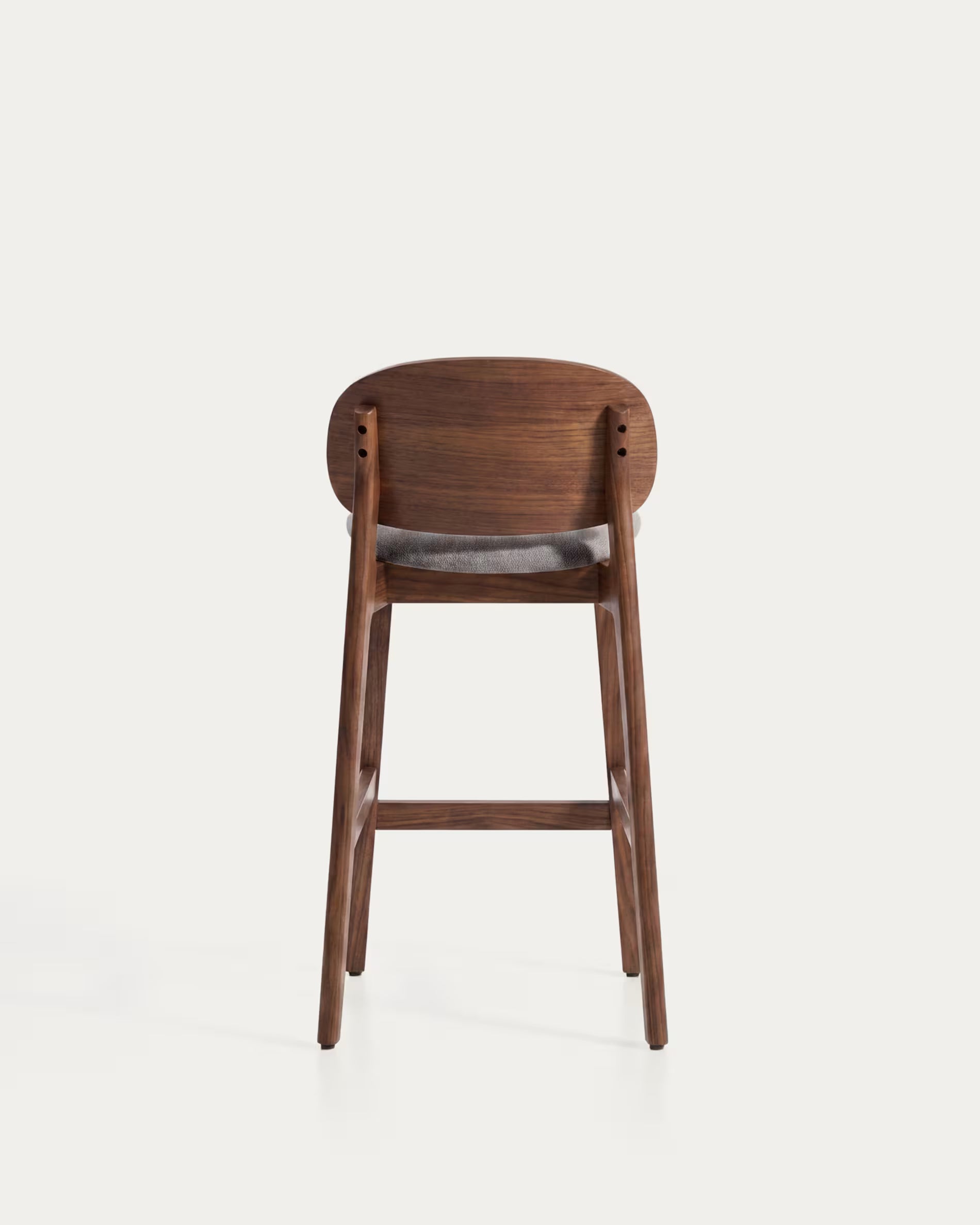 Barhocker LUDARA aus braunem Chenille mit einem dunklen furnierten Eichenfuß.