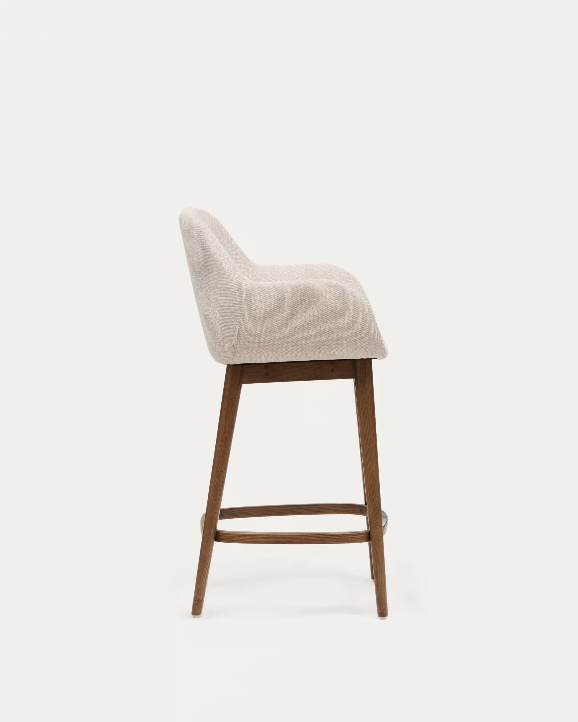 Reitstuhl Beige mit einer dunklen Holzbasis