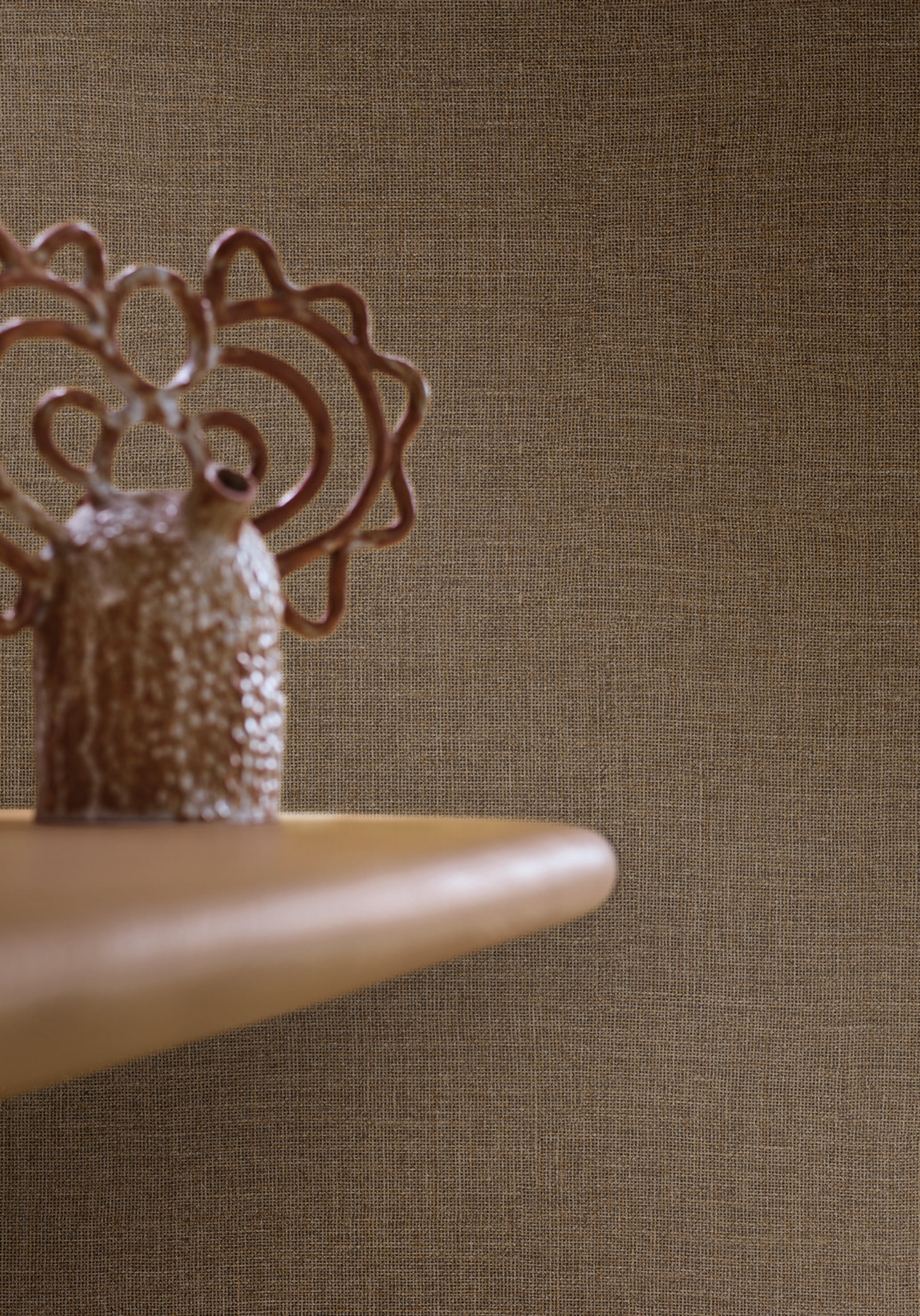 Structural vinyl wallpaper imitating jute LIENZO - SÉPIA brown