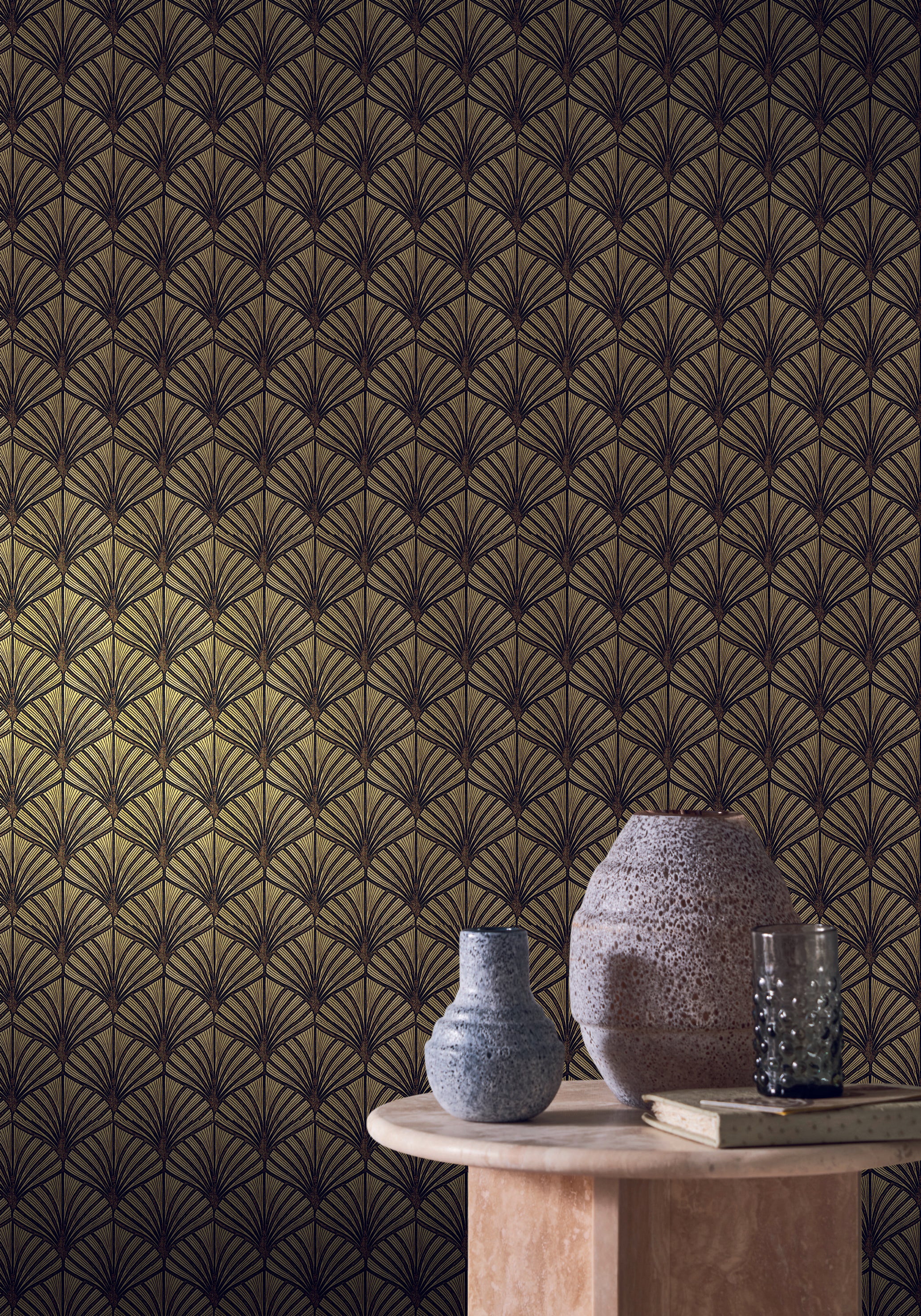 Metallic wallpaper with a plant motif NEREIDES - NOIR/DORÉ black with gold