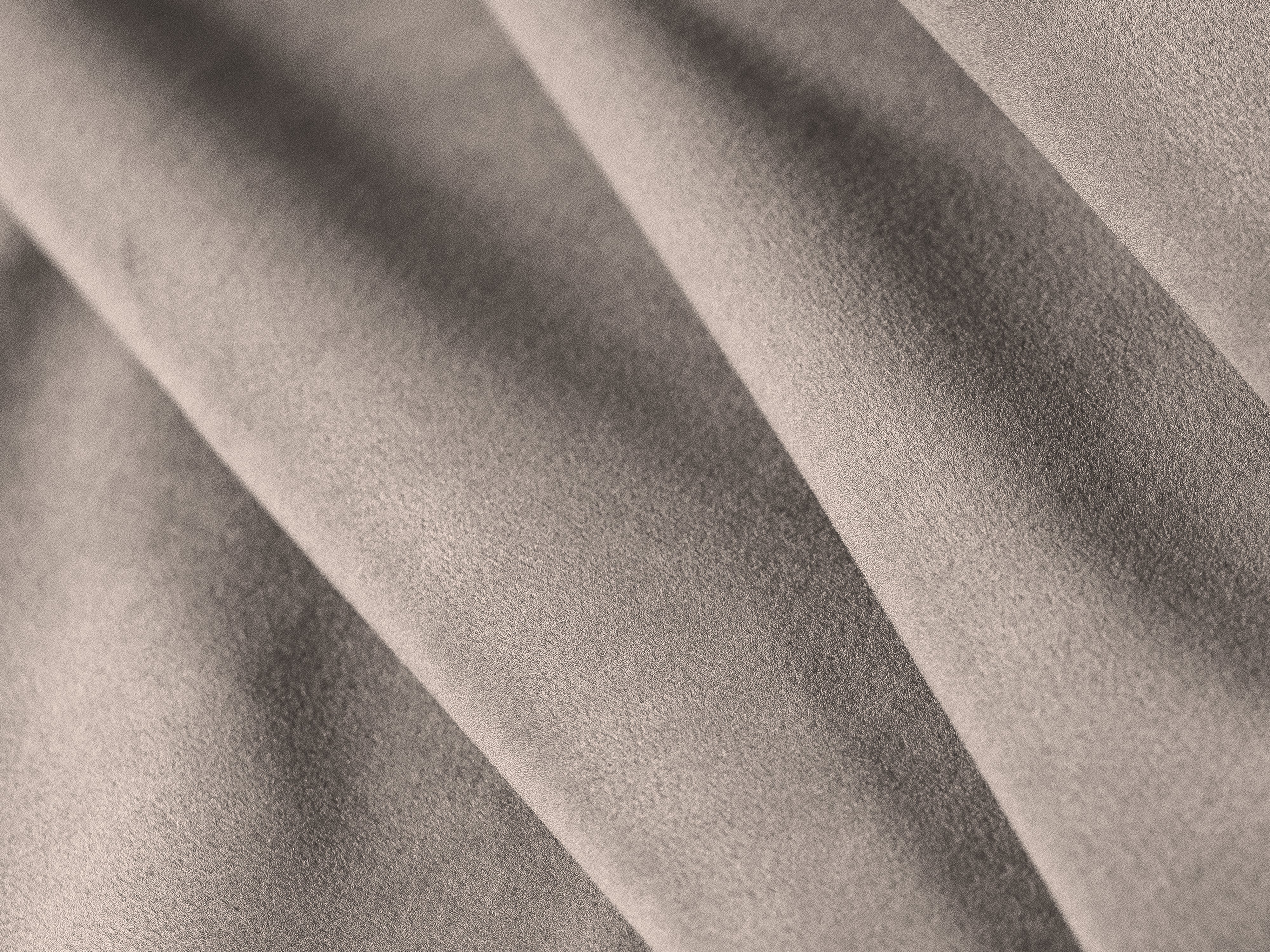 Sofa aus Samt, 3-Sitzer, offene rechte Seite, CORTINA in Cappuccino.