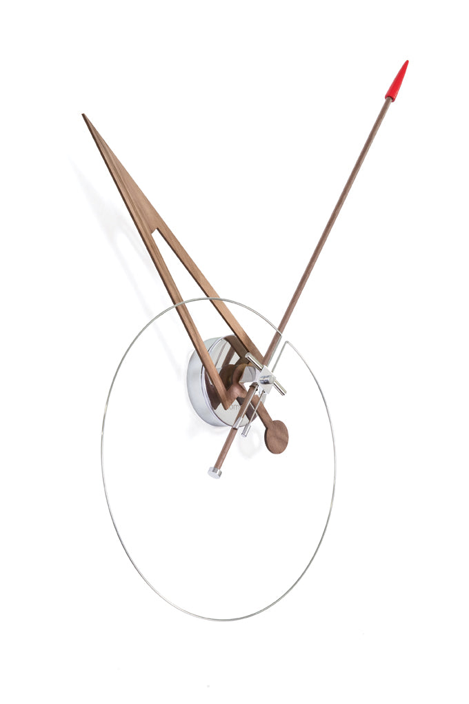 Wanduhr CRIS aus Nussbaumholz mit verchromter und roter Oberfläche