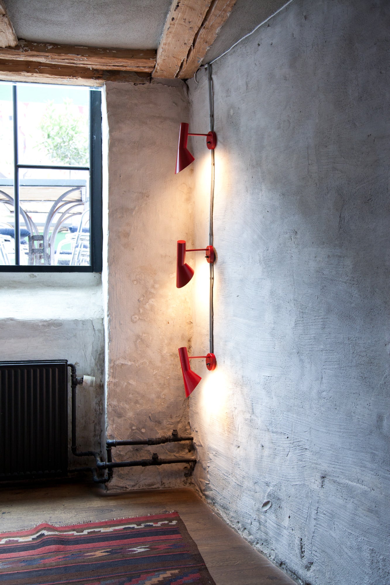 Lampa ścienna AJ ciepły szary