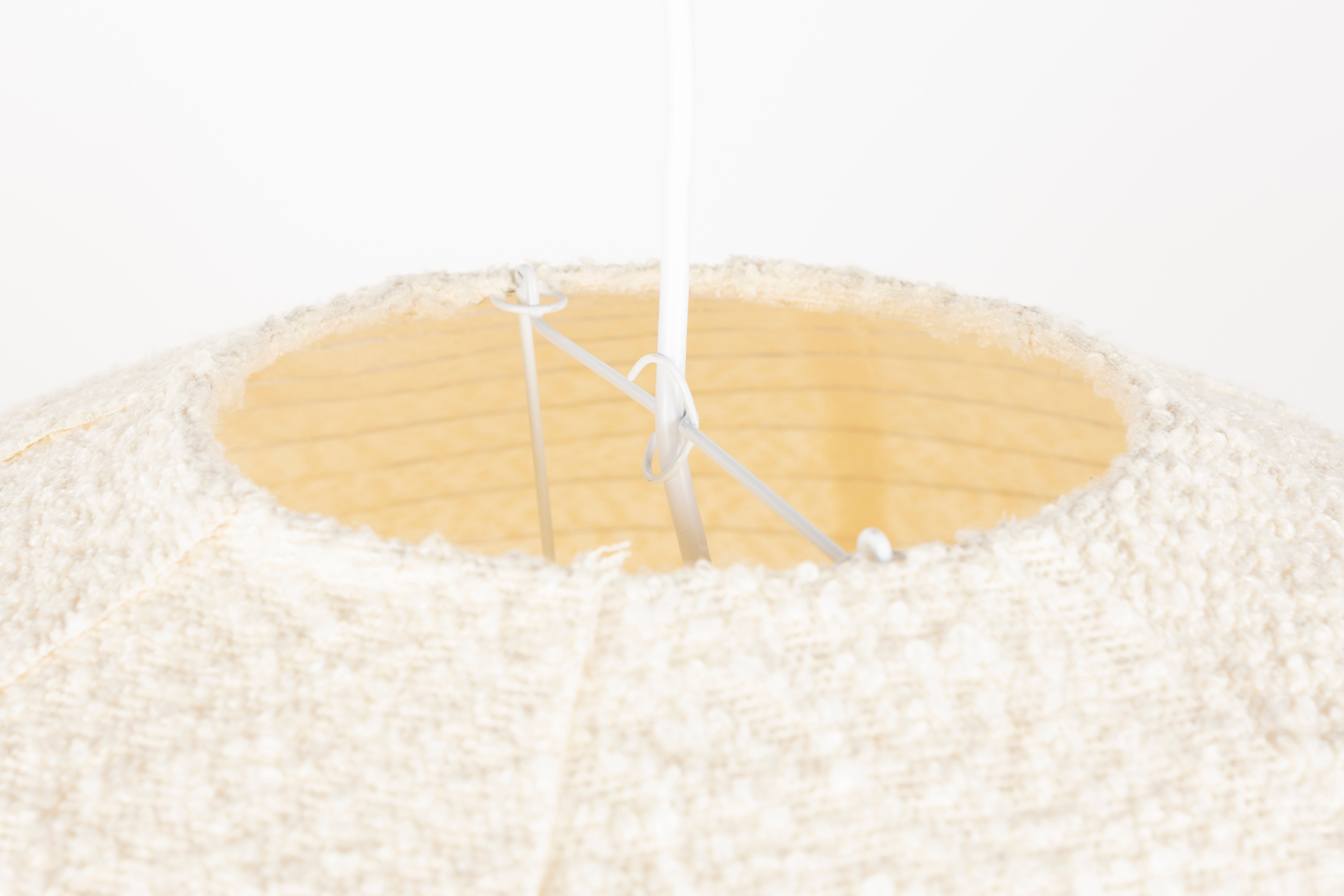 Hängelampe COCOON in cremefarbener Bouclé-Optik