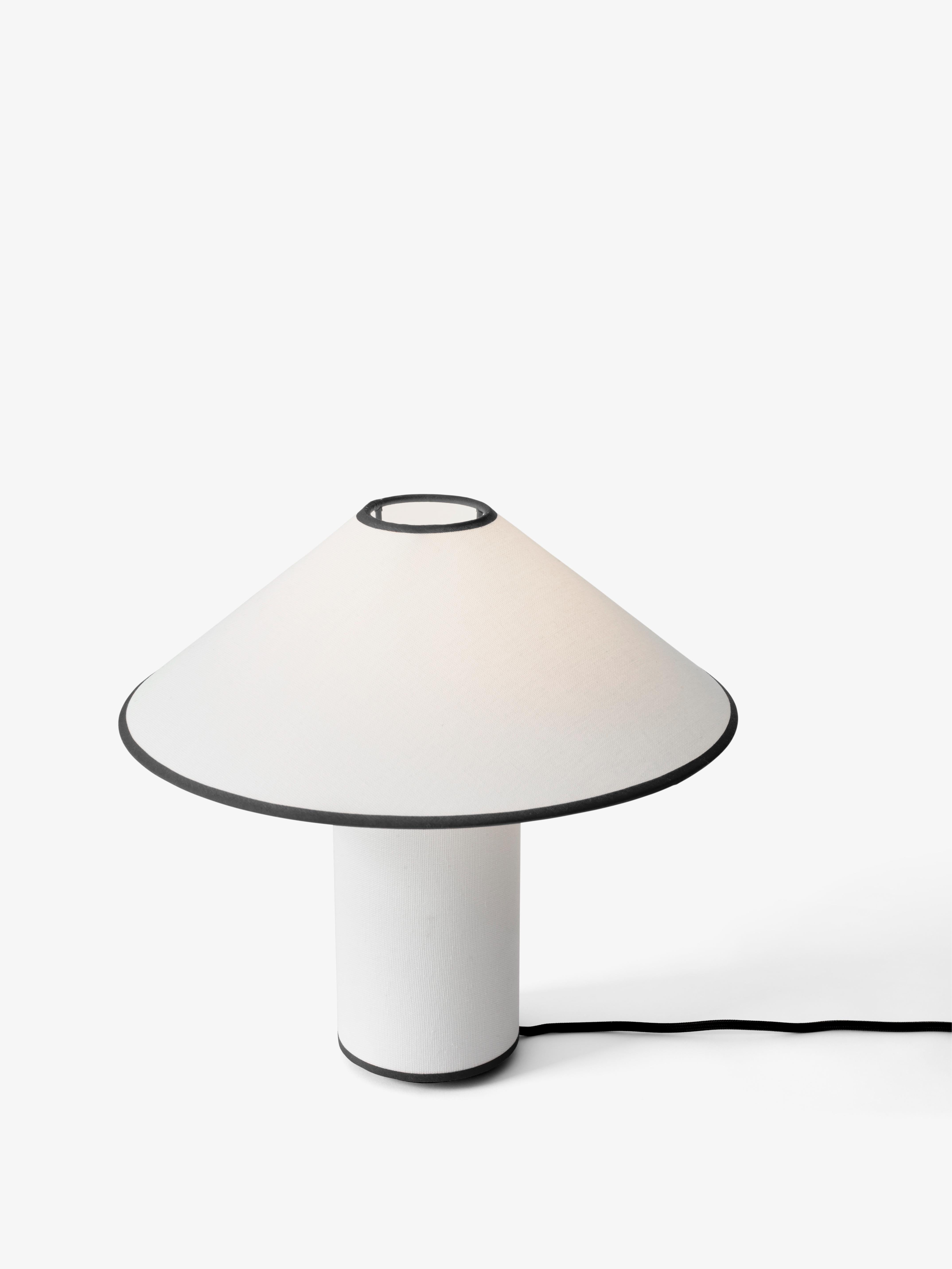 Tischlampe COLETTE ATD6 in Weiß mit schwarzem Finish