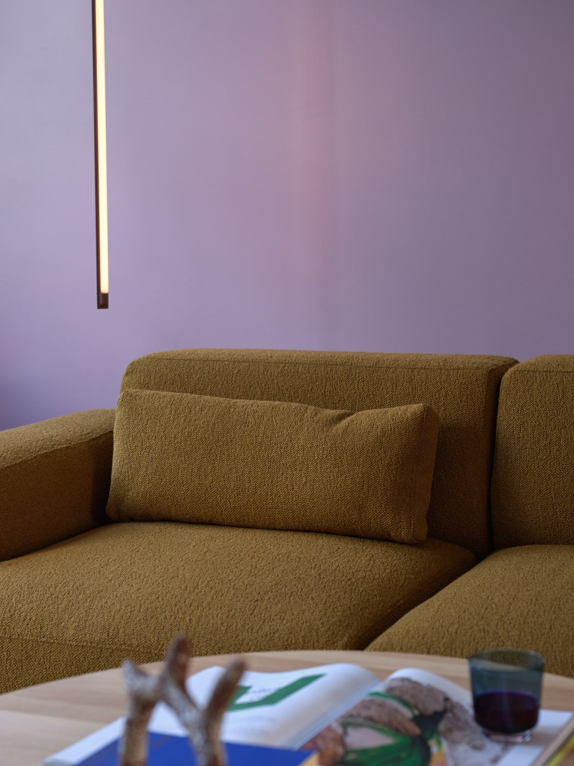 Couchtisch SOFT aus Eichenholz mit hellgrauem Gestell