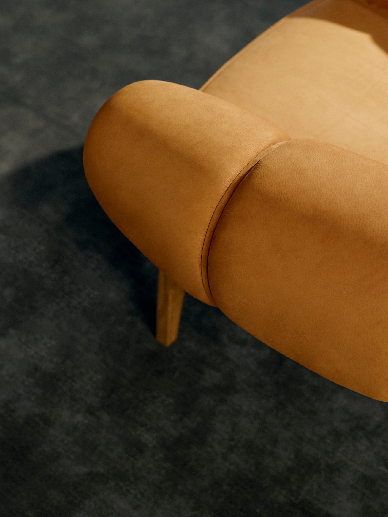 CROISSANT upholstered armchair with an oak base