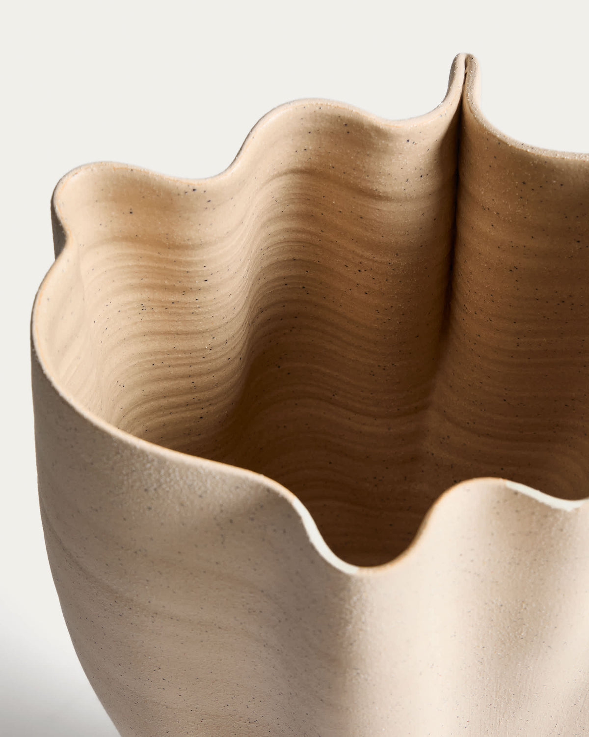 Wazon NILEA beżowy ceramiczny – ujęcie 4