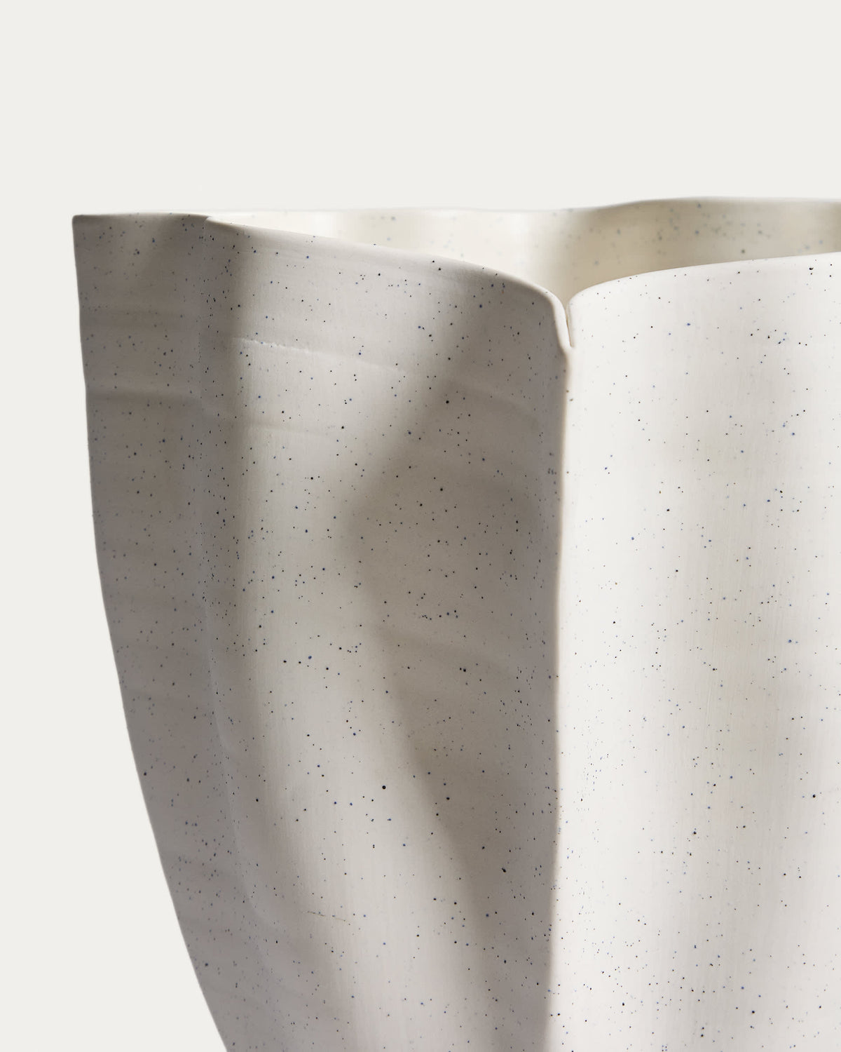 Wazon NILEA ecru ceramiczny – ujęcie 3