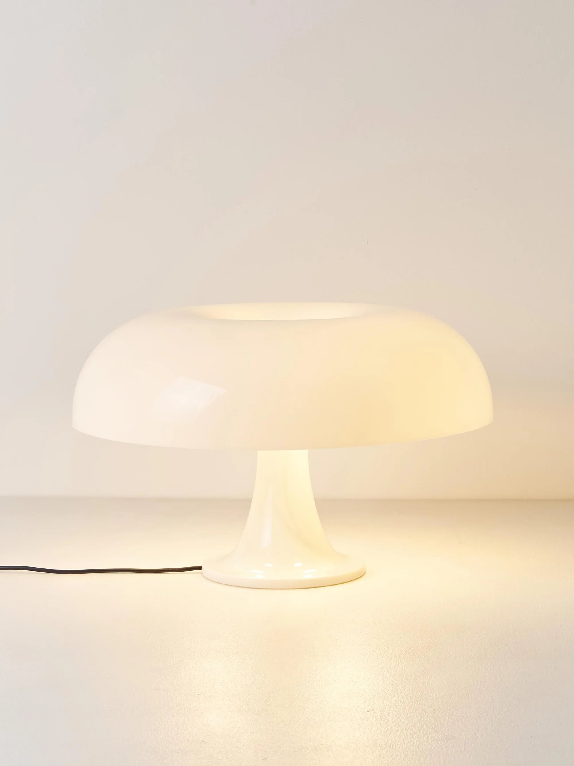 NESSO White Table Lamp