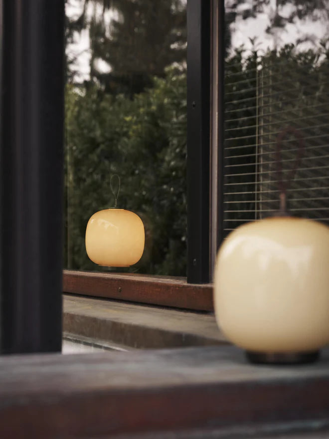 Portable lamp VL 45 pale yellow with black base