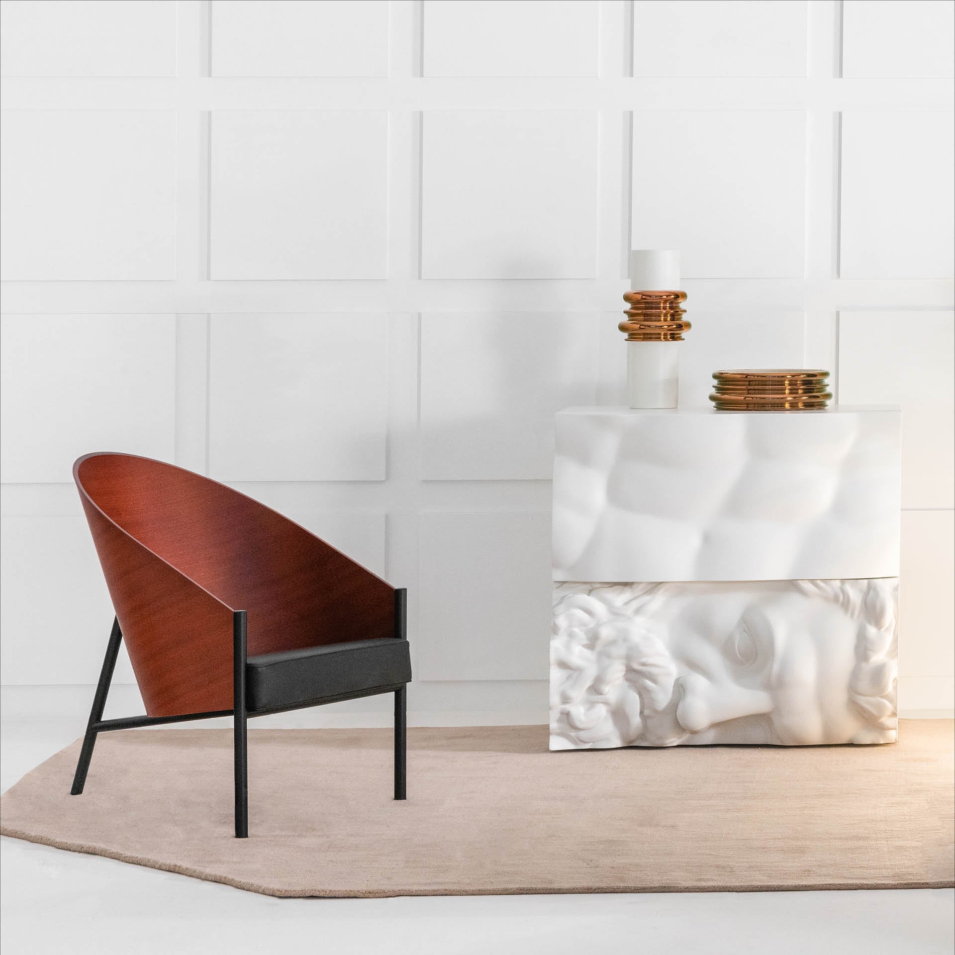 Pratfall Stuhl Olivenfurnier mit beige Leder
